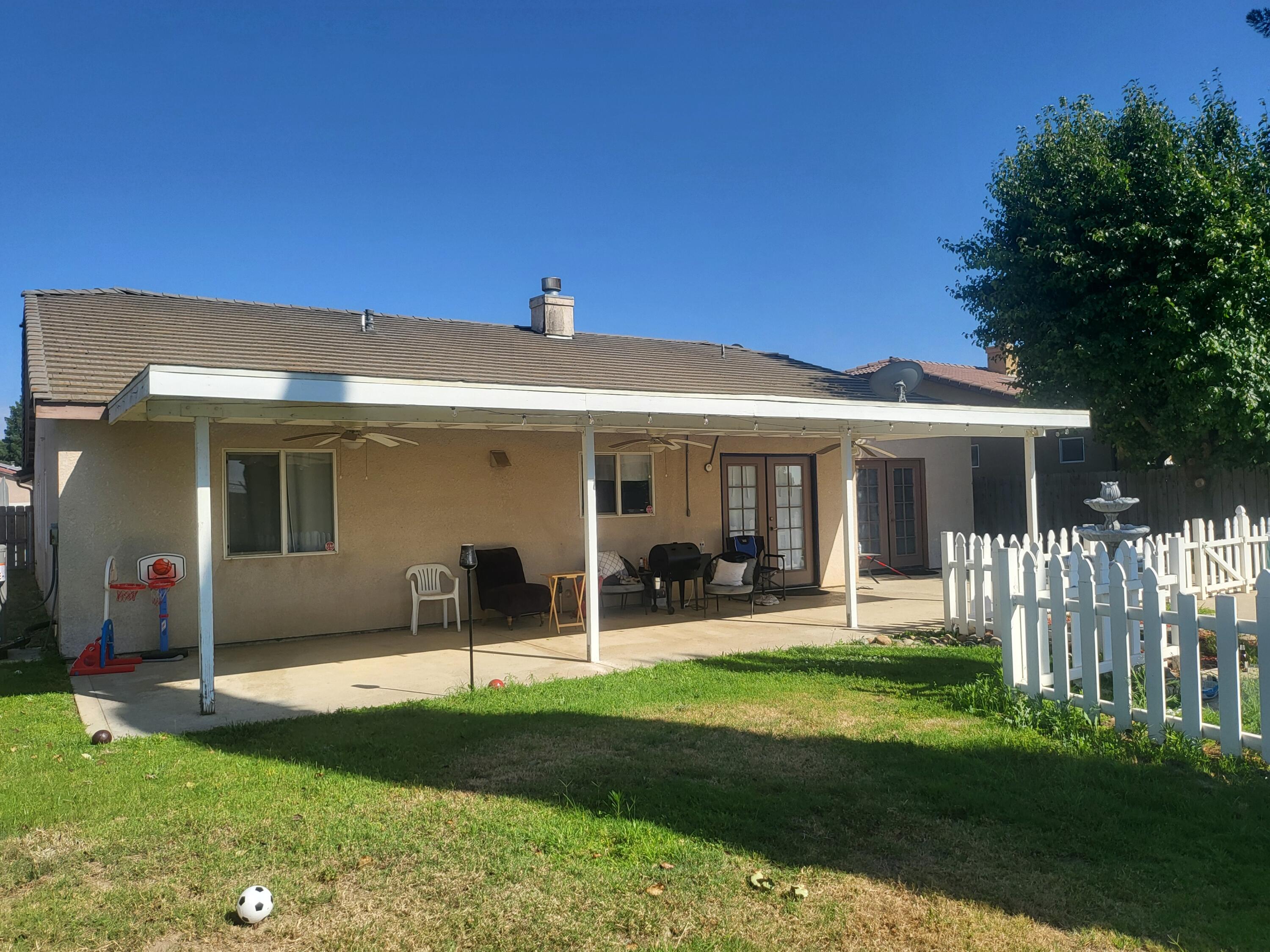1239 Linda Way, Porterville, CA 93257