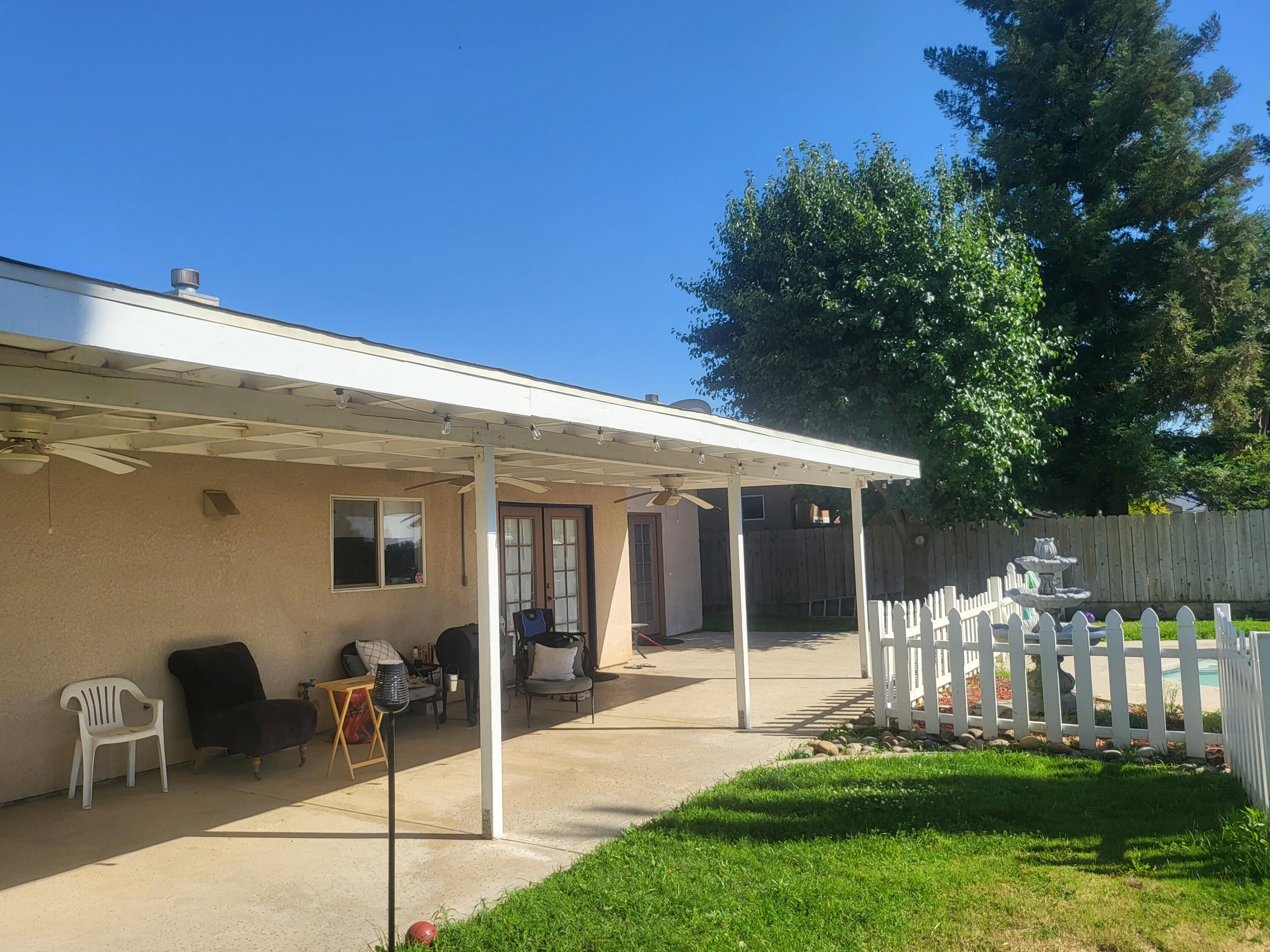 1239 Linda Way, Porterville, CA 93257