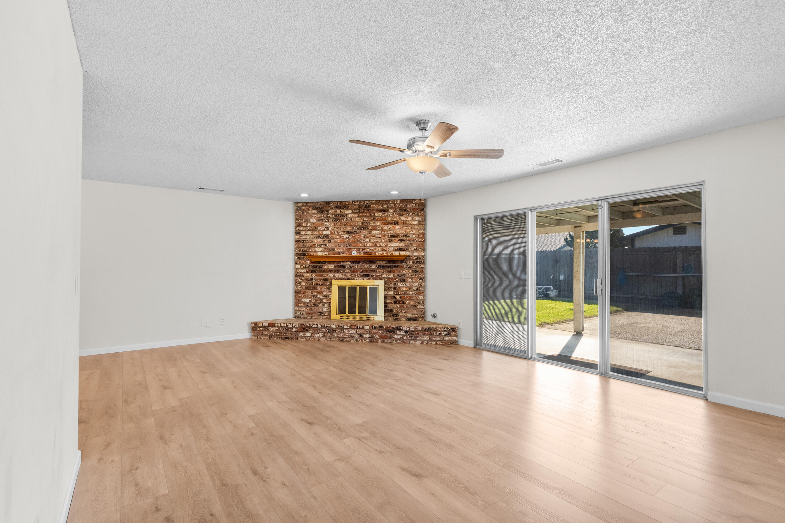 3217 W Whitendale Ave, Visalia, CA 93277