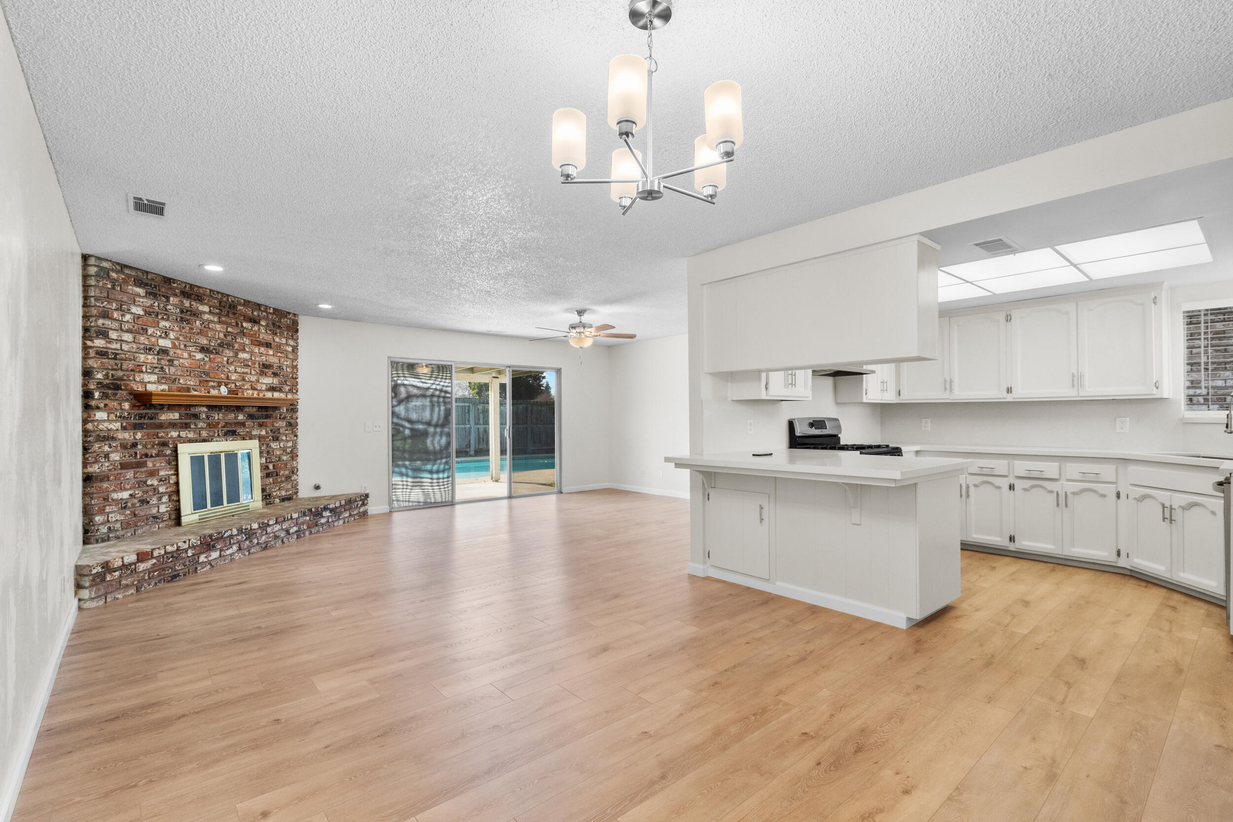 3217 W Whitendale Ave, Visalia, CA 93277