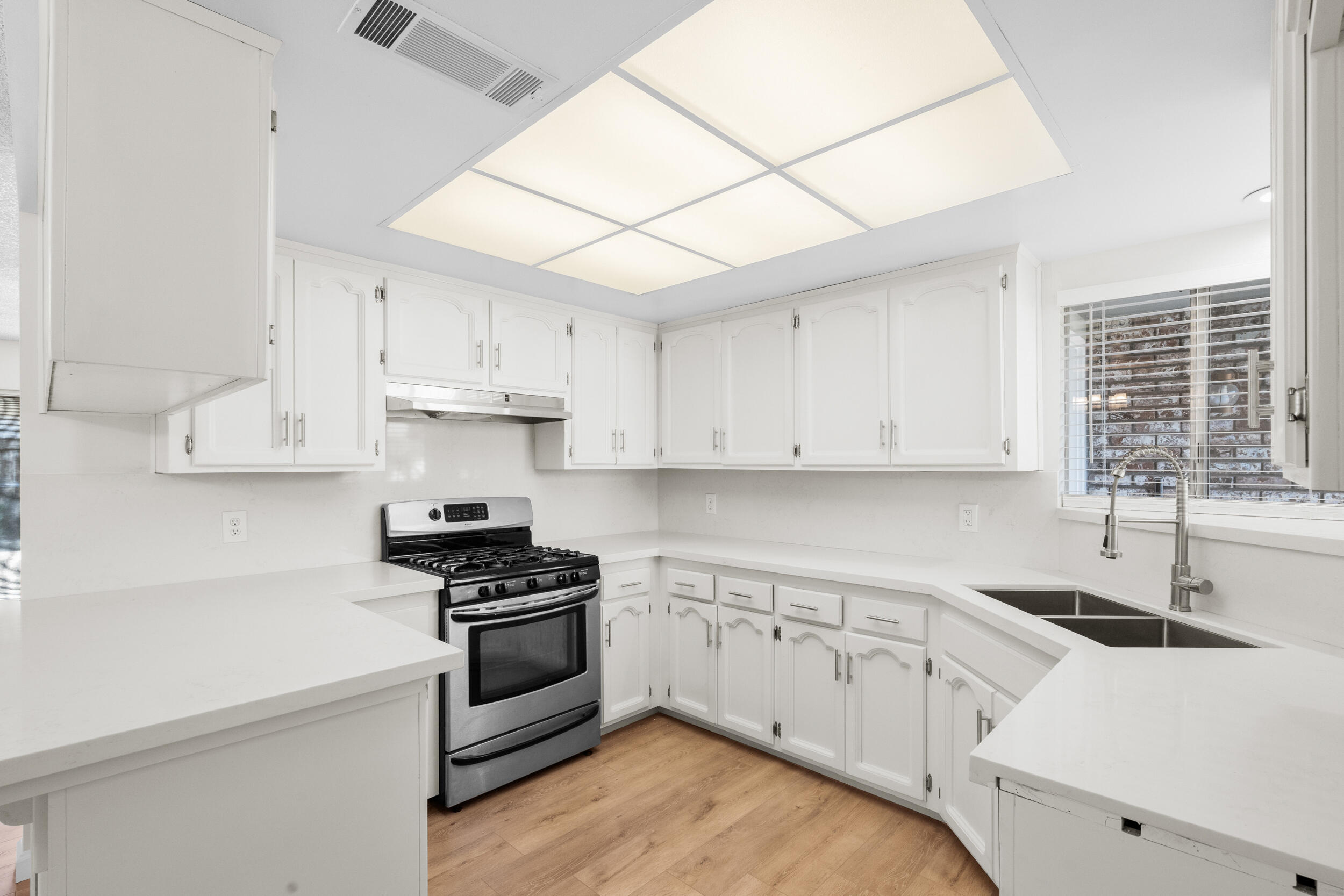 3217 W Whitendale Ave, Visalia, CA 93277