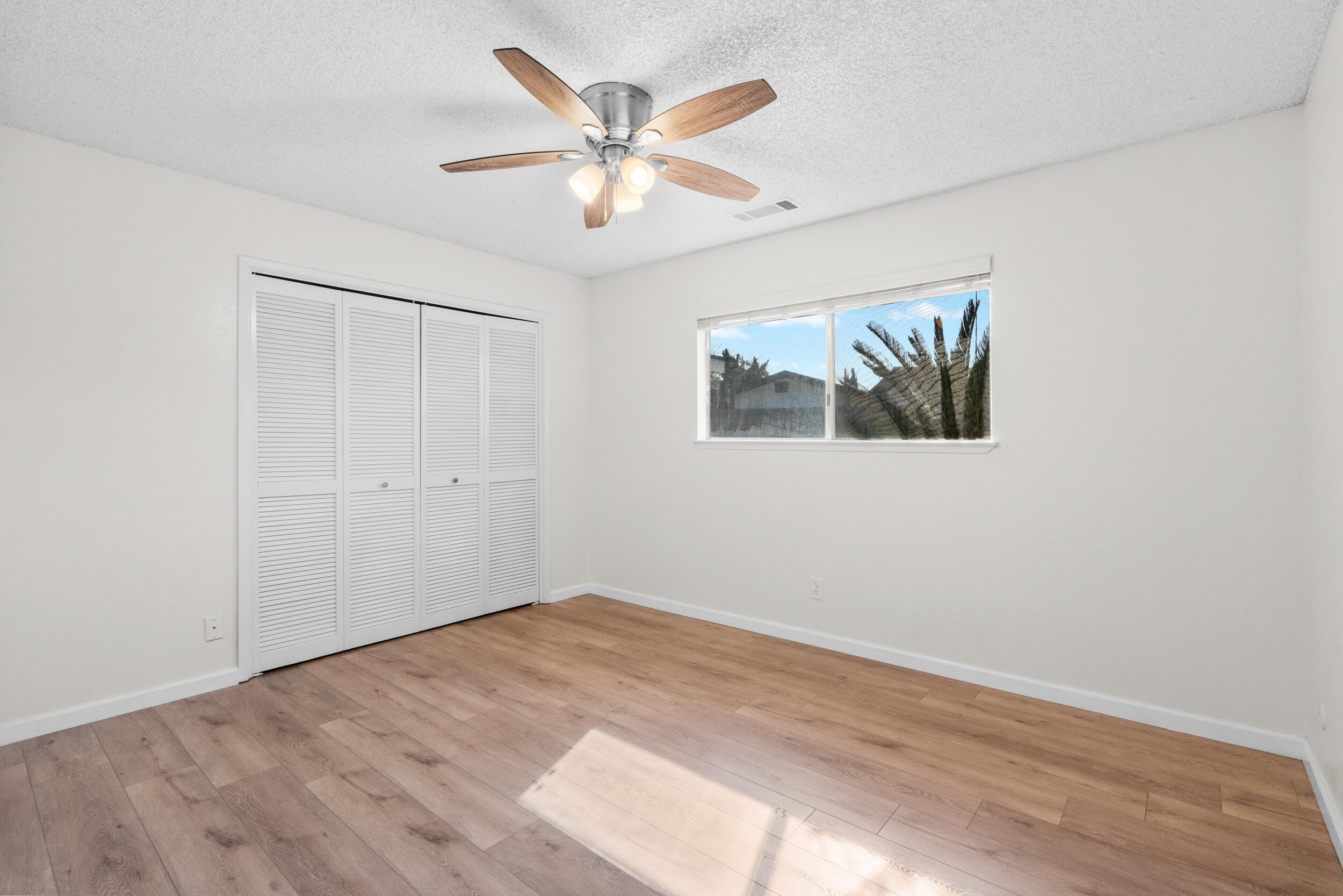 3217 W Whitendale Ave, Visalia, CA 93277
