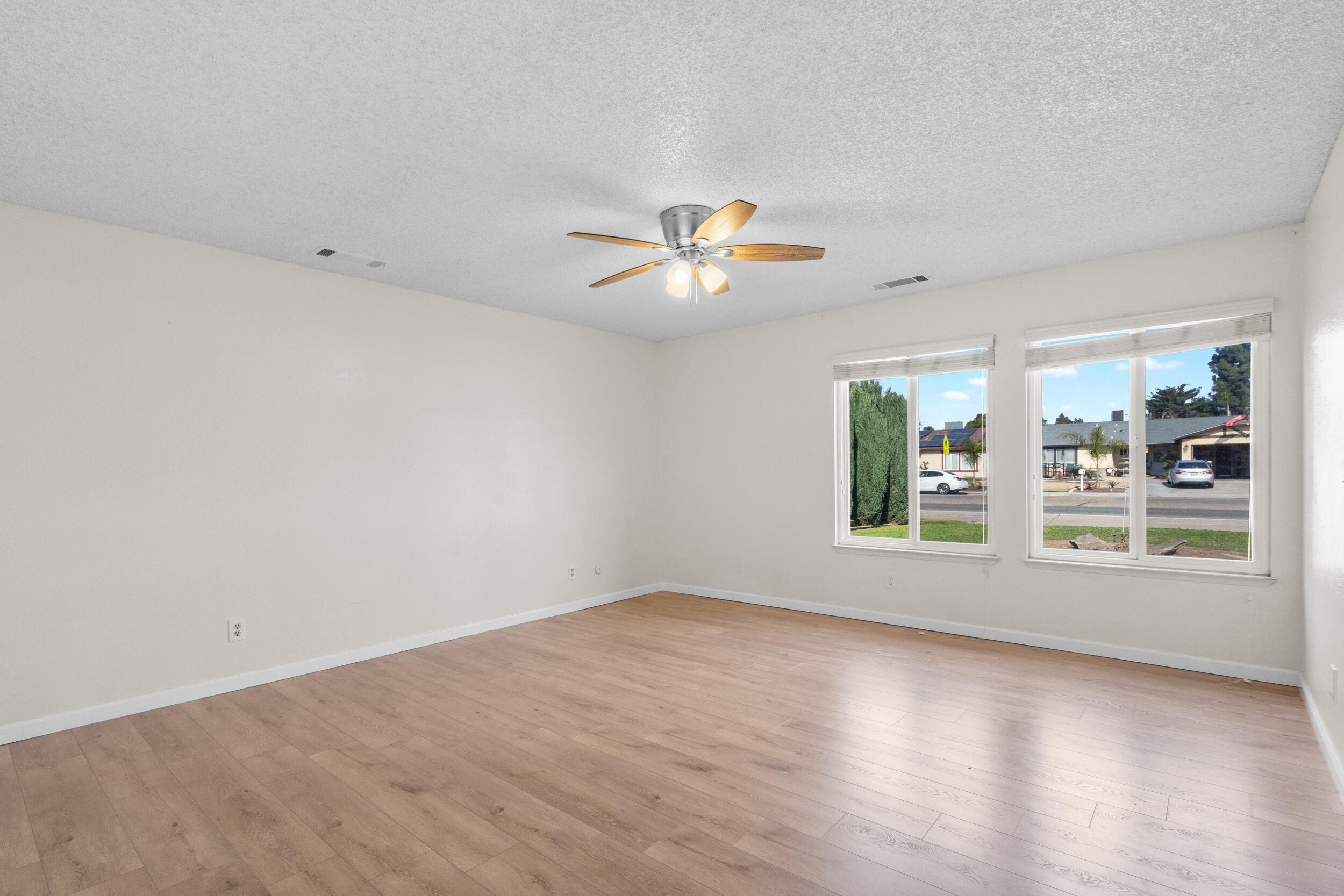 3217 W Whitendale Ave, Visalia, CA 93277