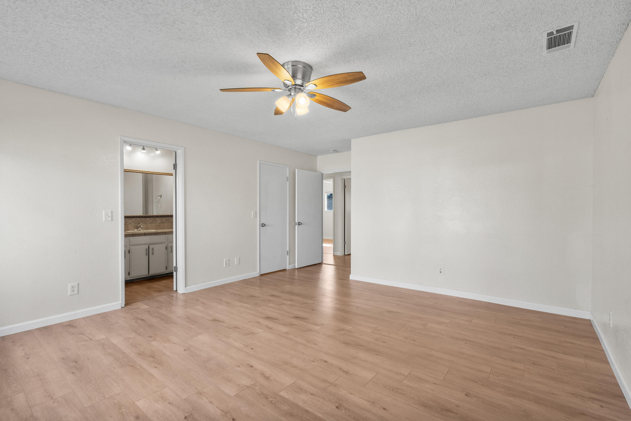 3217 W Whitendale Ave, Visalia, CA 93277