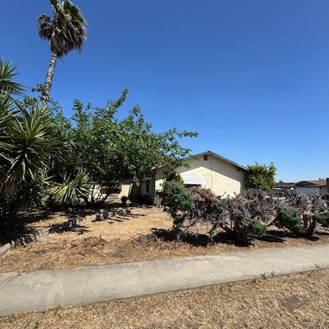 1482 E Walnut Ave, Tulare, CA 93274
