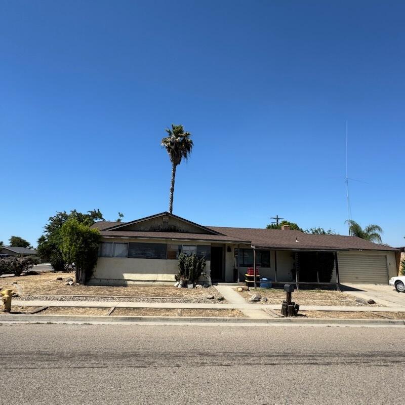 1482 E Walnut Ave, Tulare, CA 93274