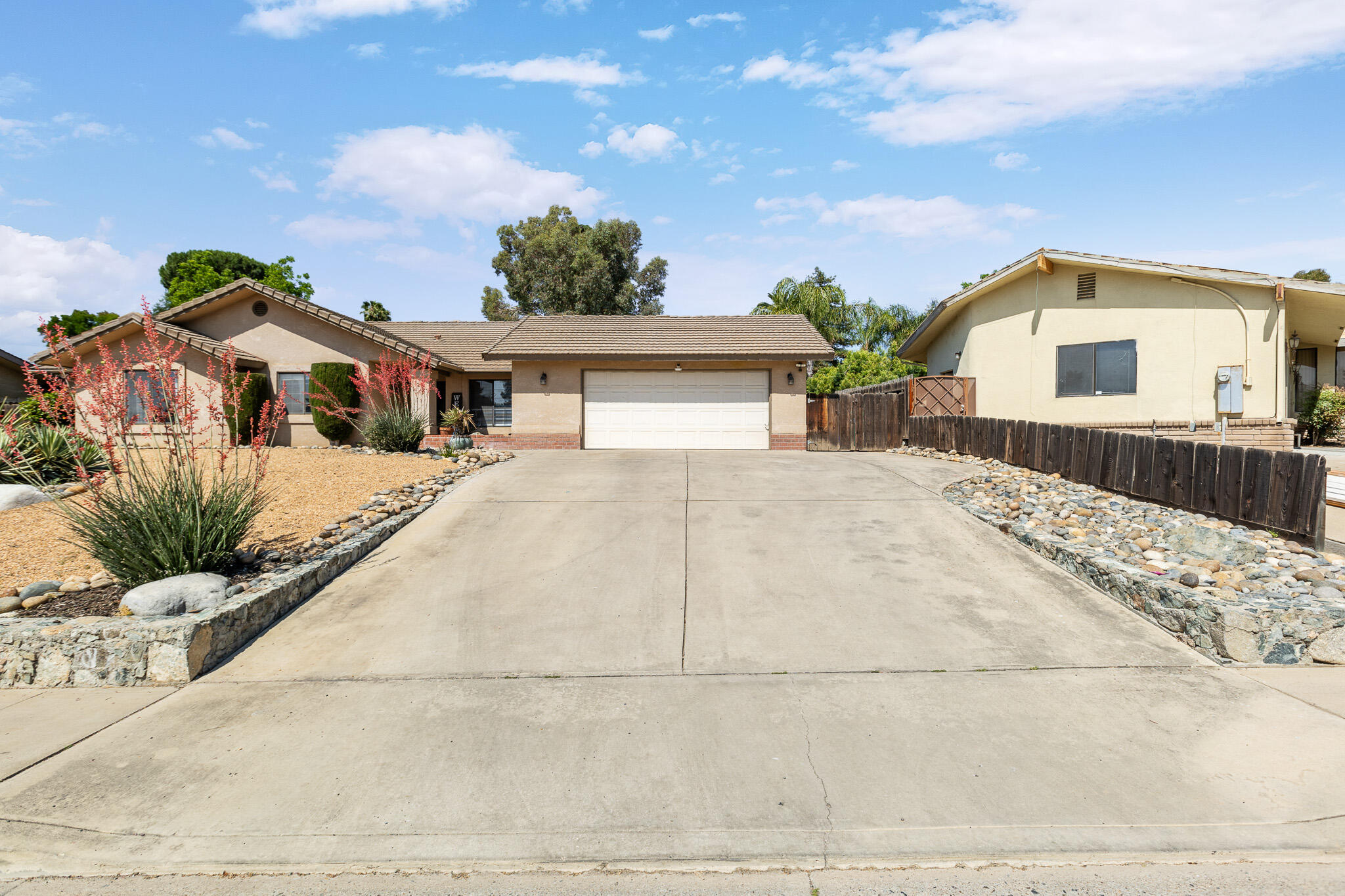 25 Fairway Dr, Porterville, CA 93257