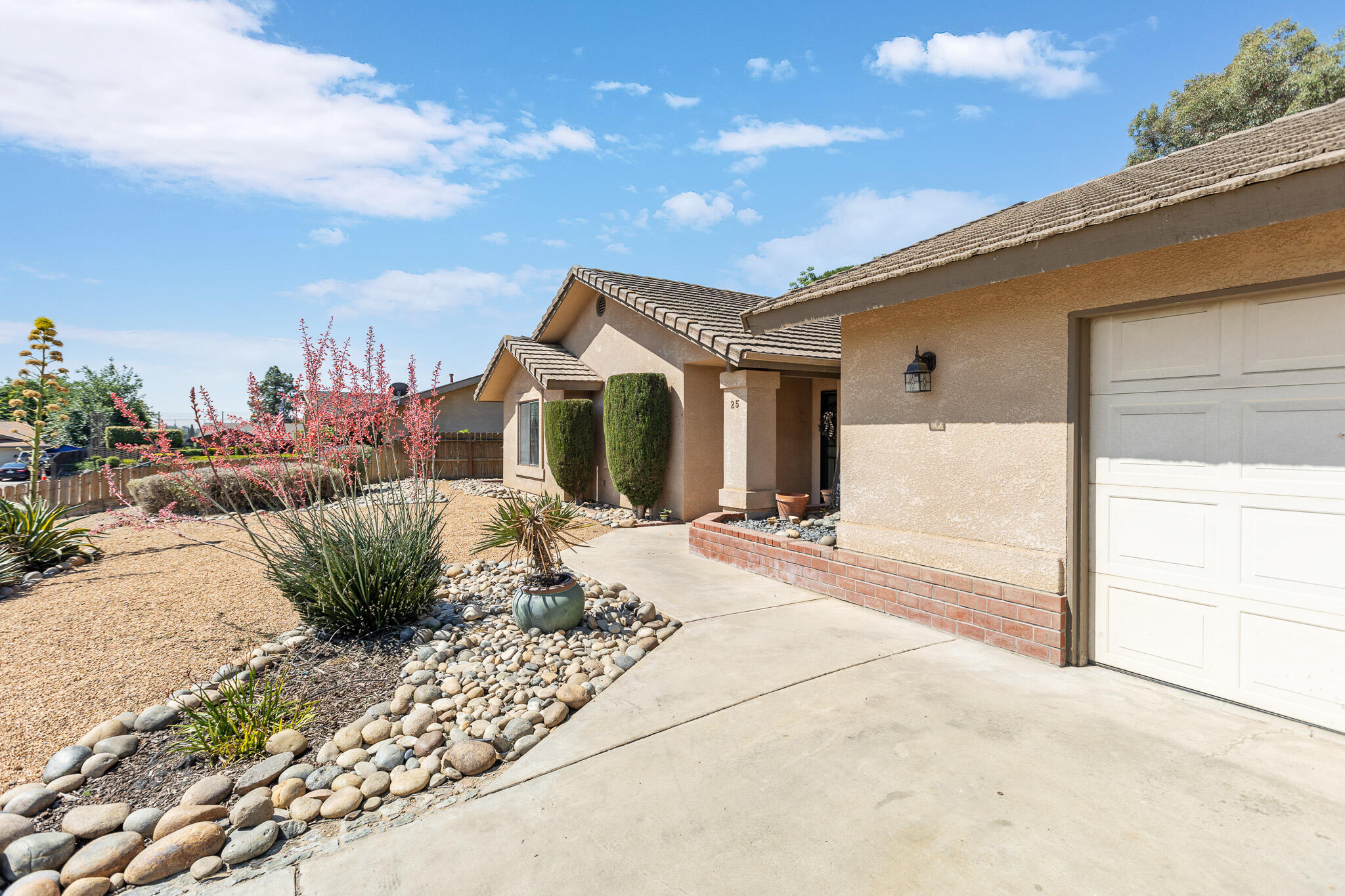25 Fairway Dr, Porterville, CA 93257