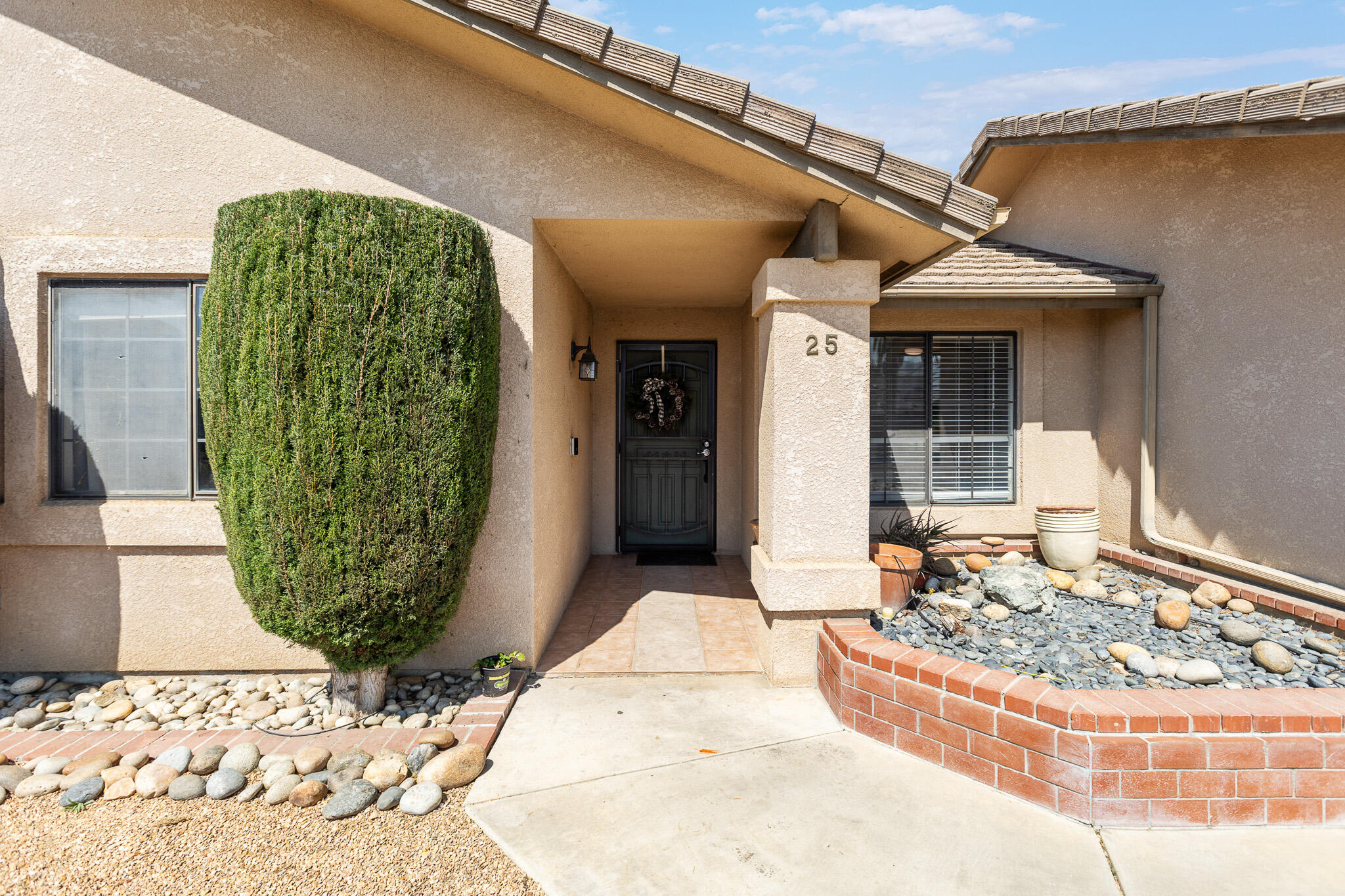 25 Fairway Dr, Porterville, CA 93257