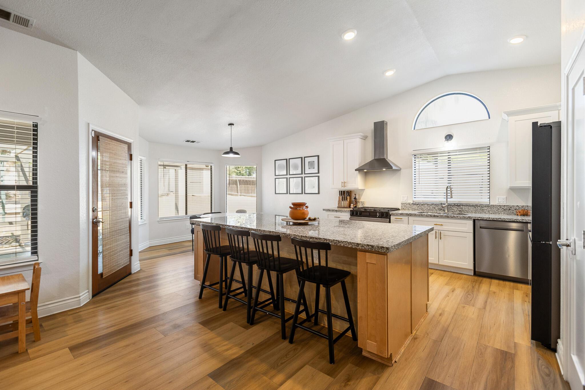 25 Fairway Dr, Porterville, CA 93257
