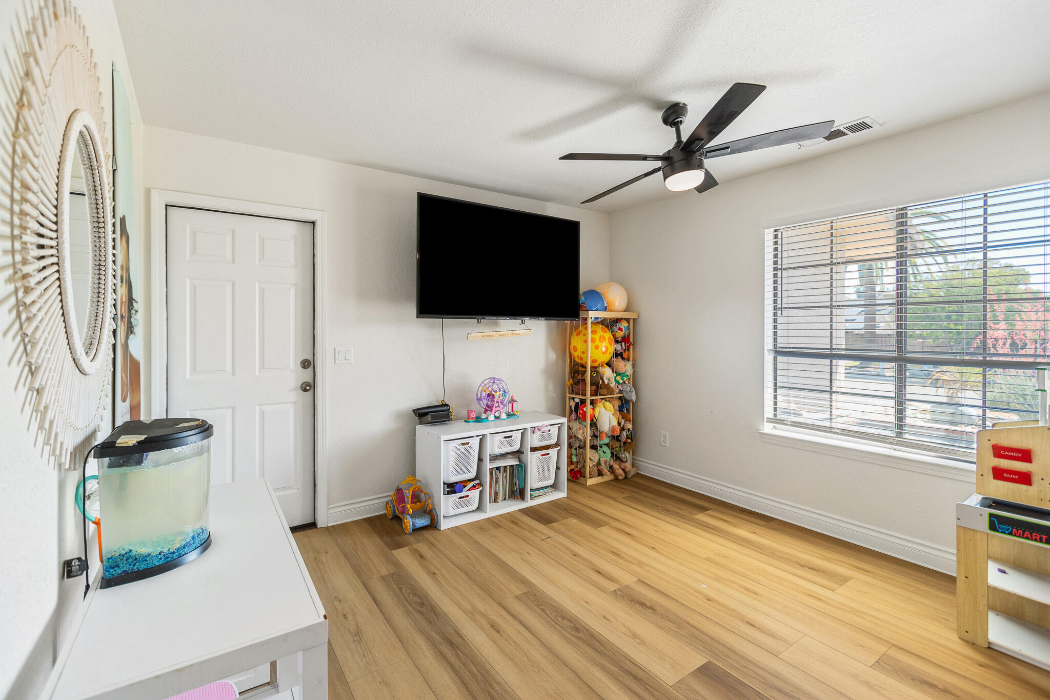 25 Fairway Dr, Porterville, CA 93257