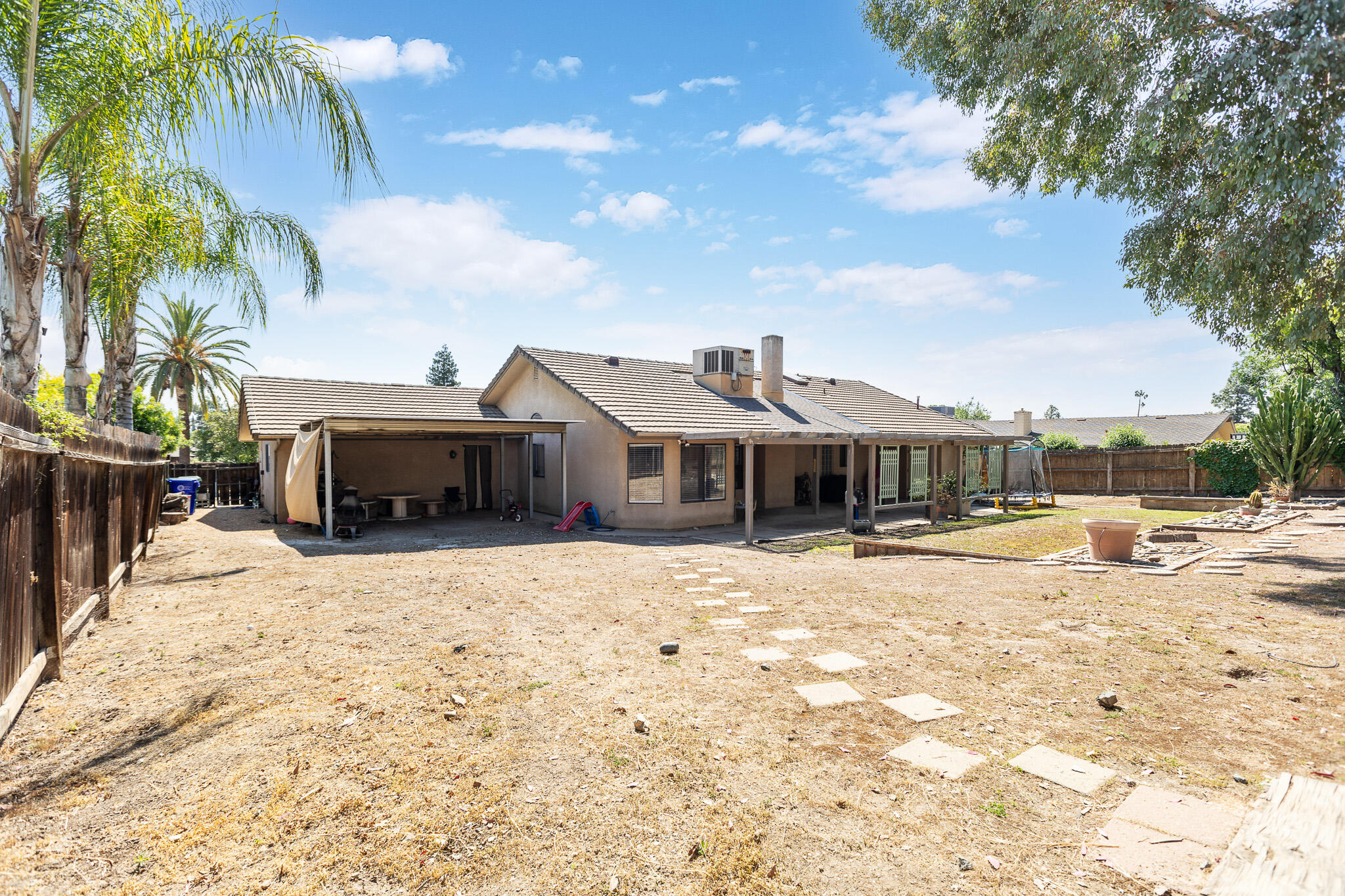 25 Fairway Dr, Porterville, CA 93257