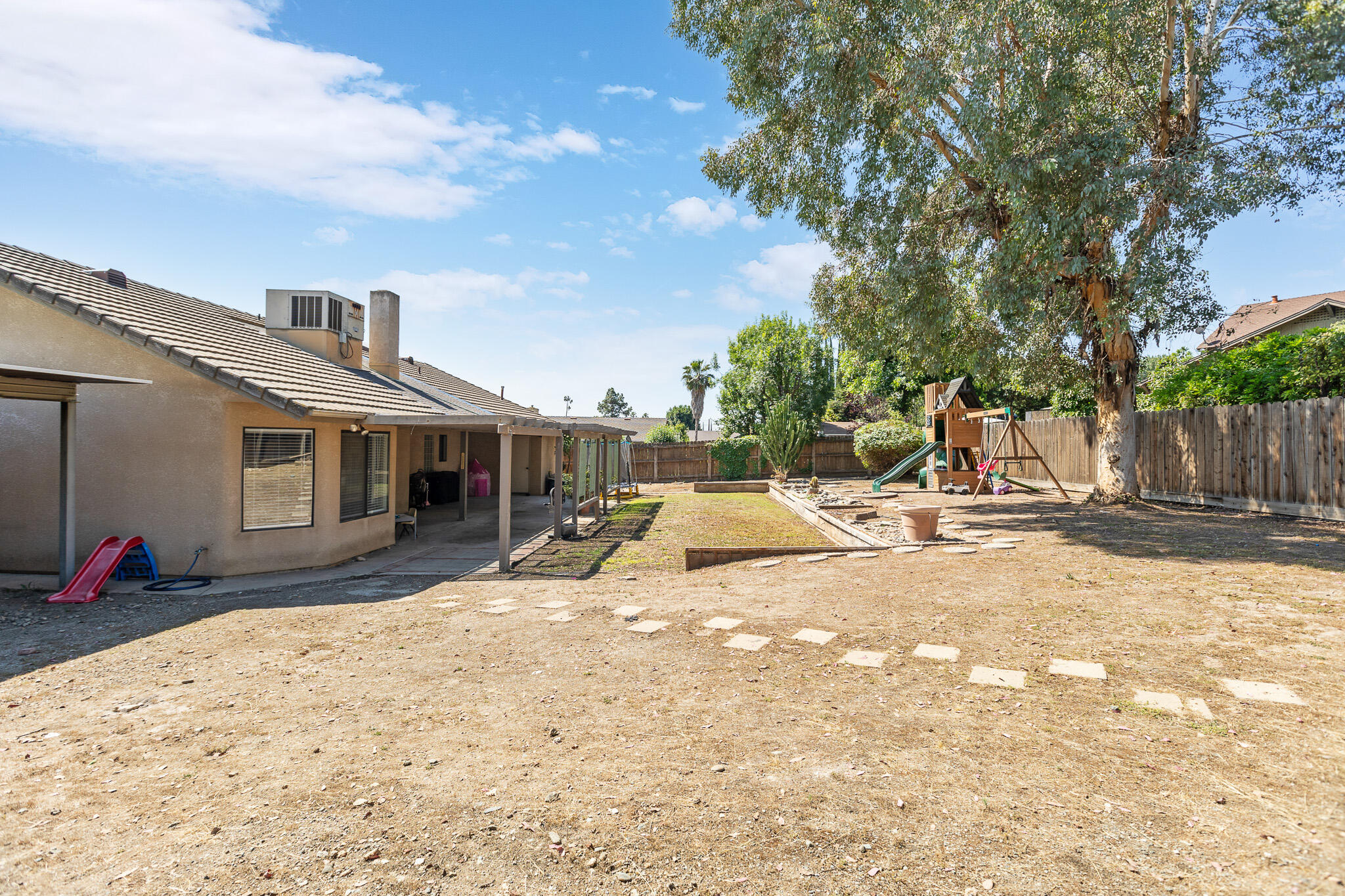 25 Fairway Dr, Porterville, CA 93257