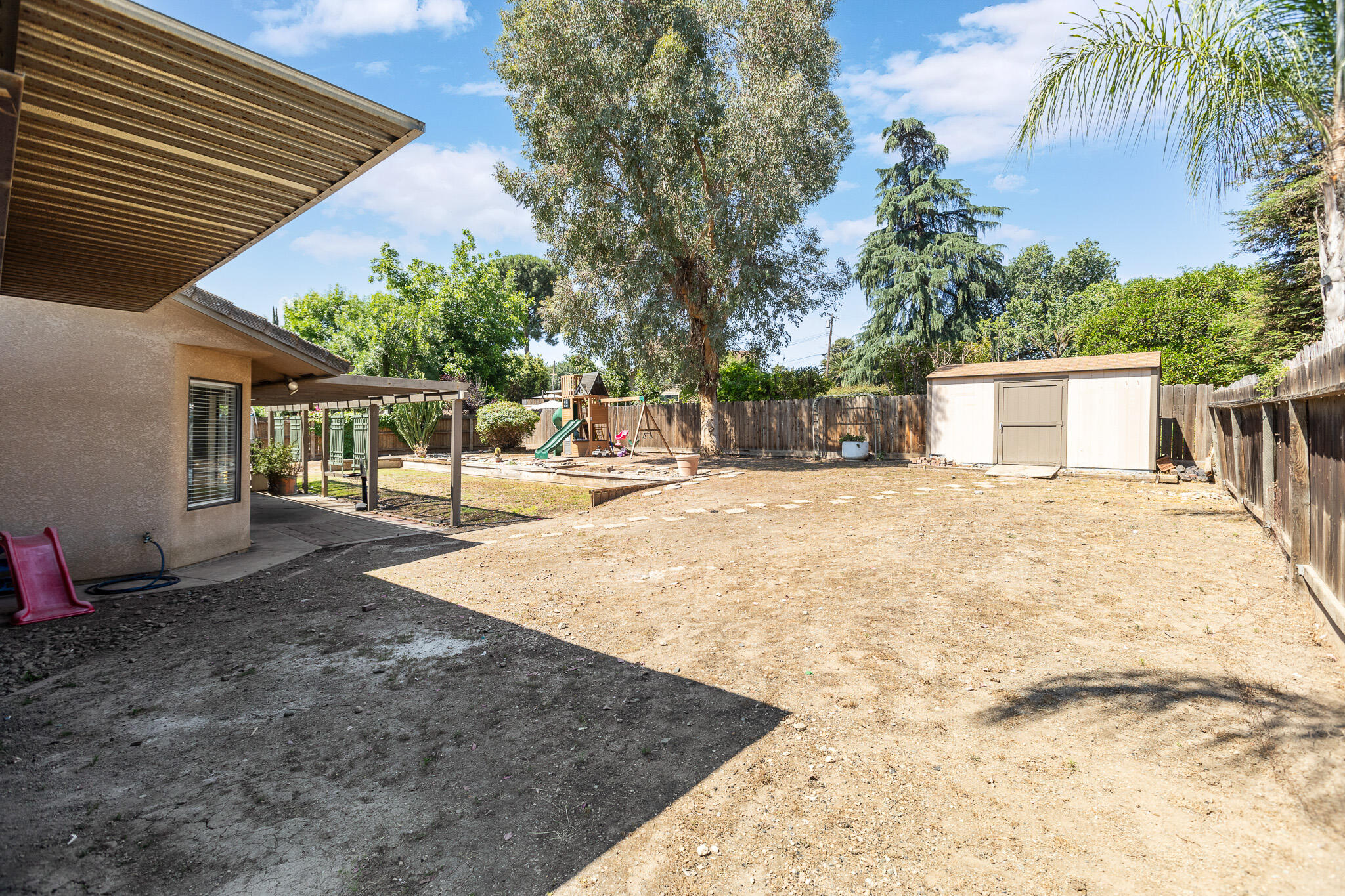25 Fairway Dr, Porterville, CA 93257
