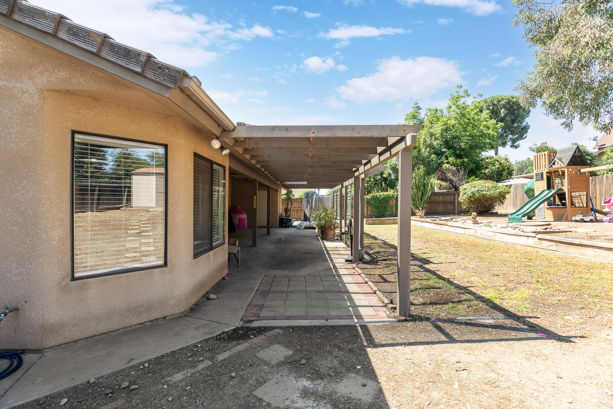 25 Fairway Dr, Porterville, CA 93257