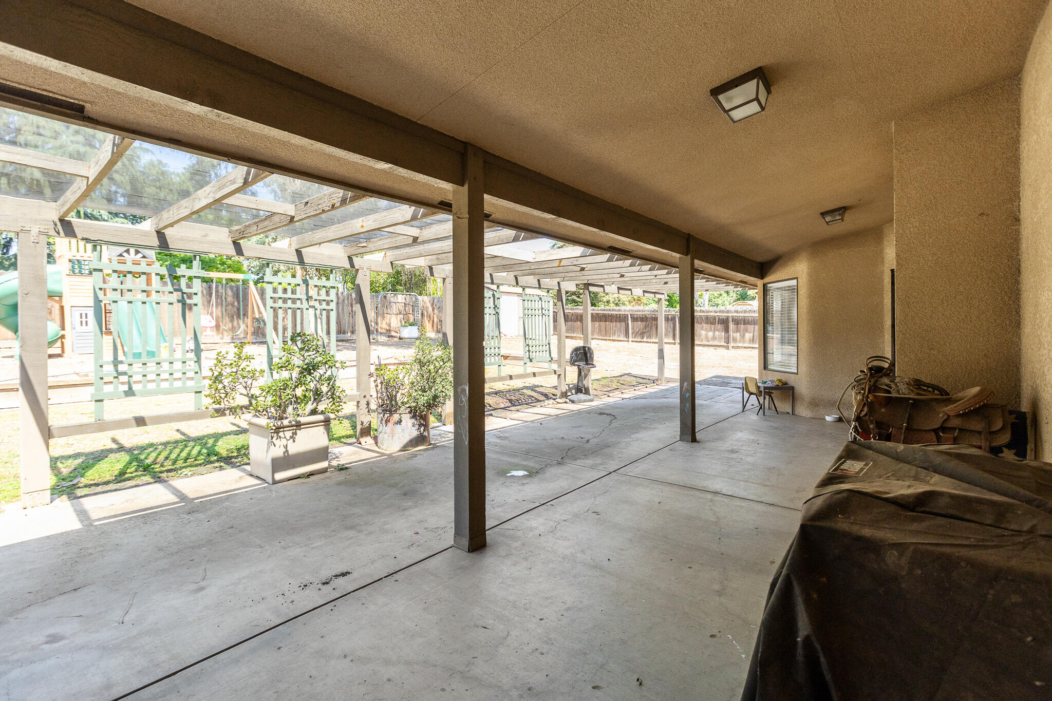 25 Fairway Dr, Porterville, CA 93257