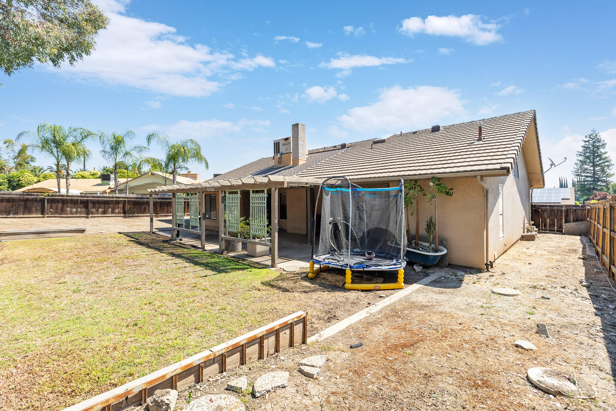 25 Fairway Dr, Porterville, CA 93257