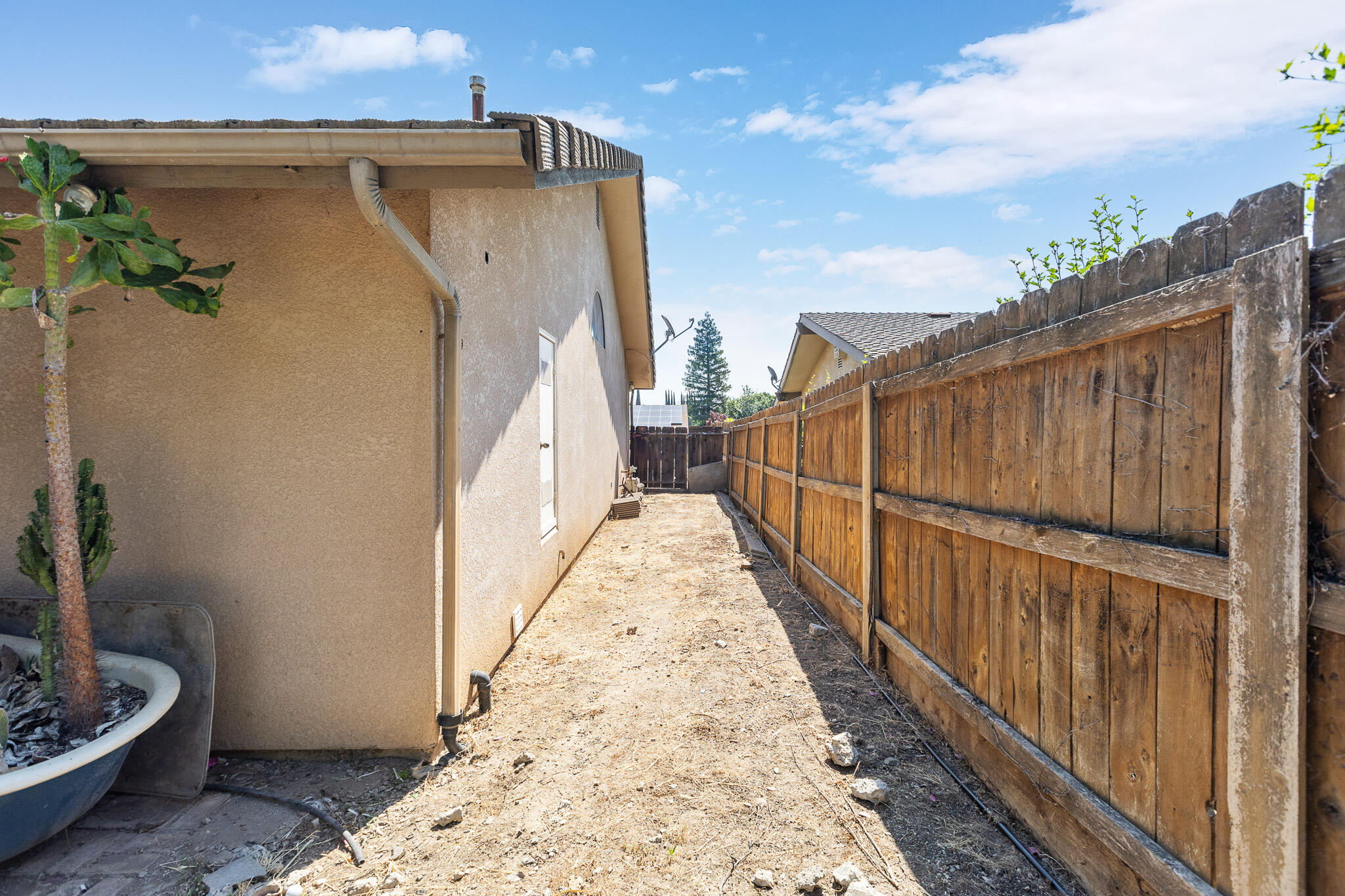 25 Fairway Dr, Porterville, CA 93257