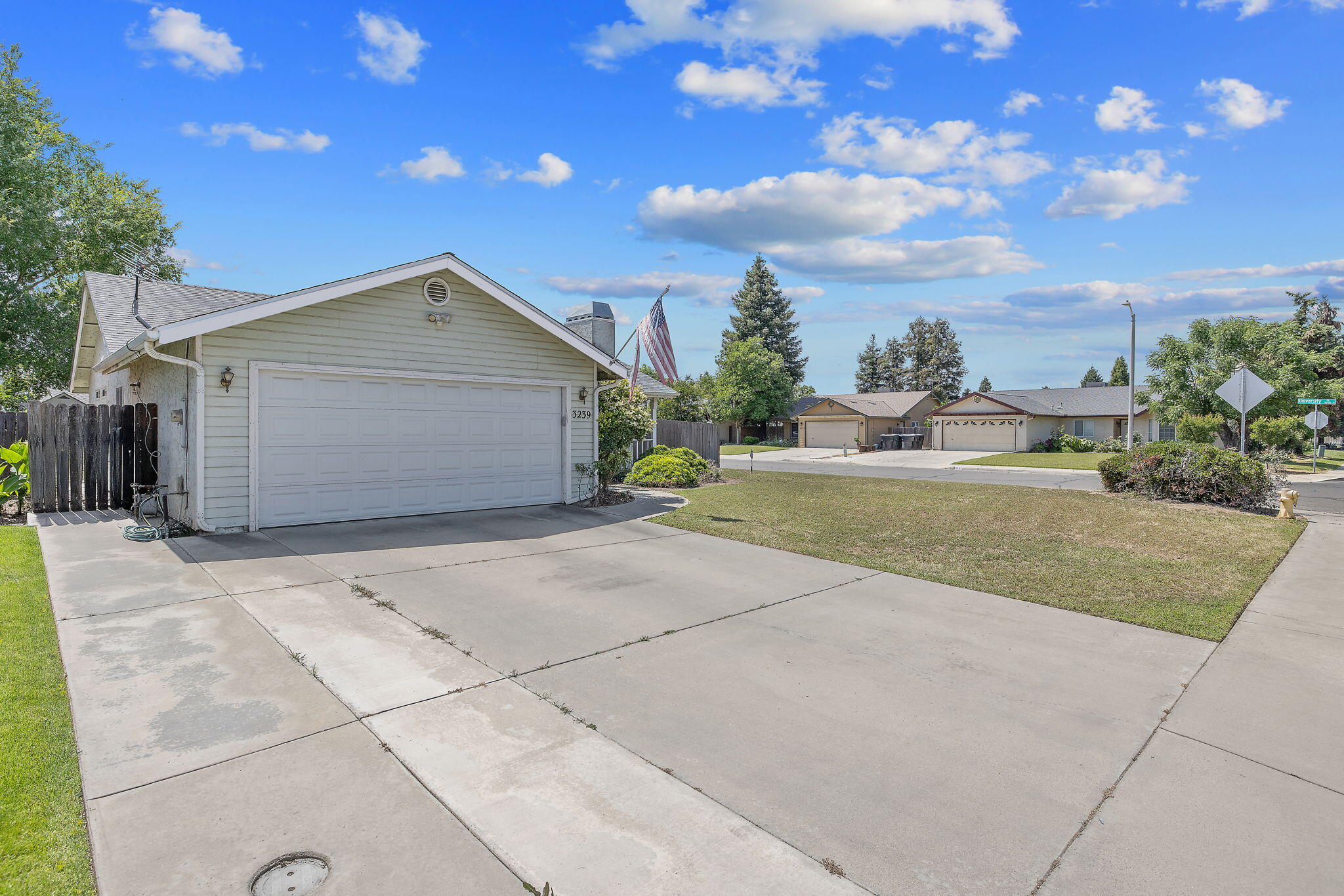 3239 W Packwood Ct, Visalia, CA 93277