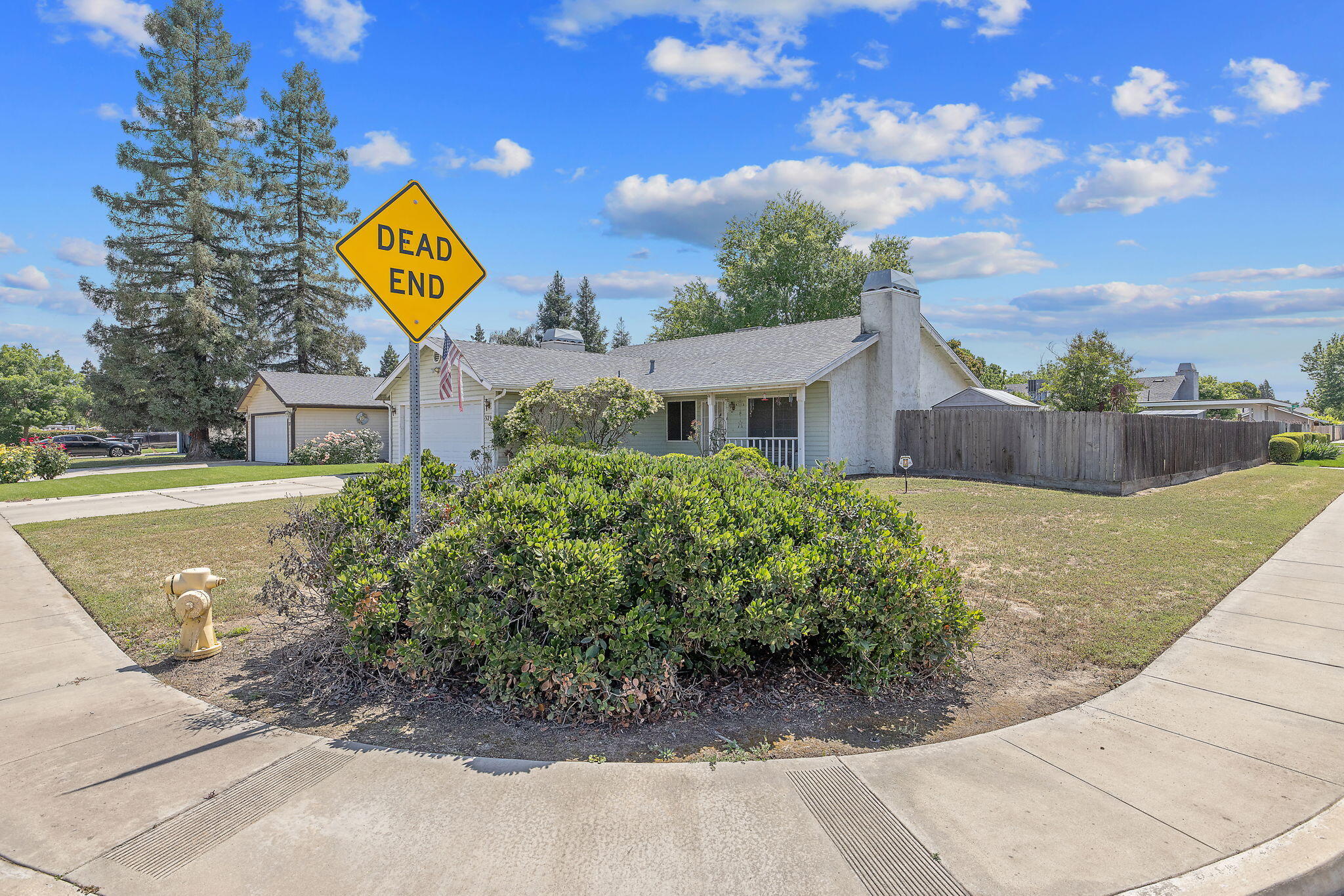 3239 W Packwood Ct, Visalia, CA 93277