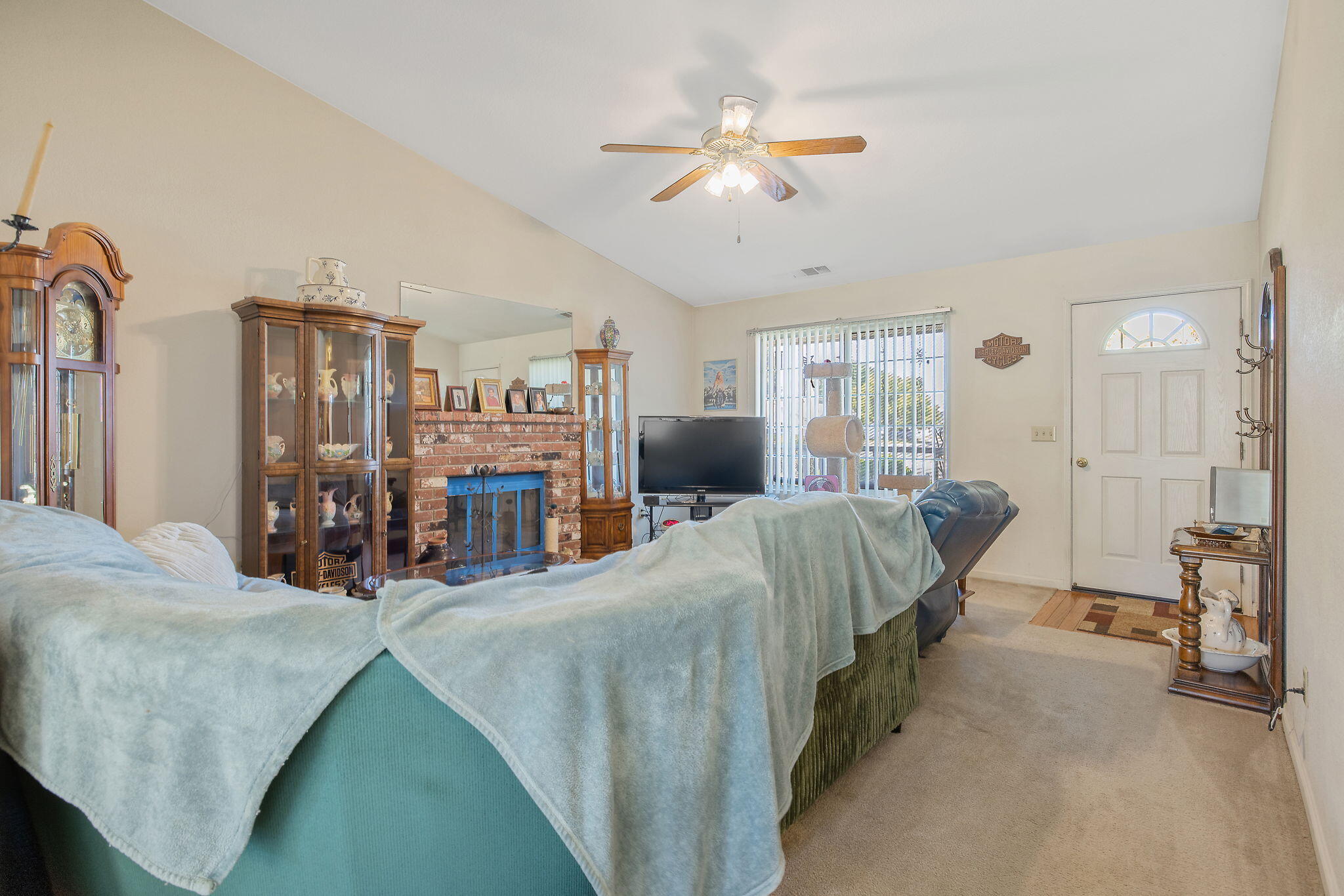 3239 W Packwood Ct, Visalia, CA 93277
