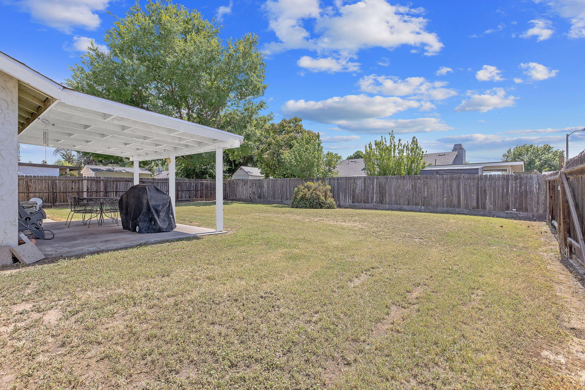 3239 W Packwood Ct, Visalia, CA 93277