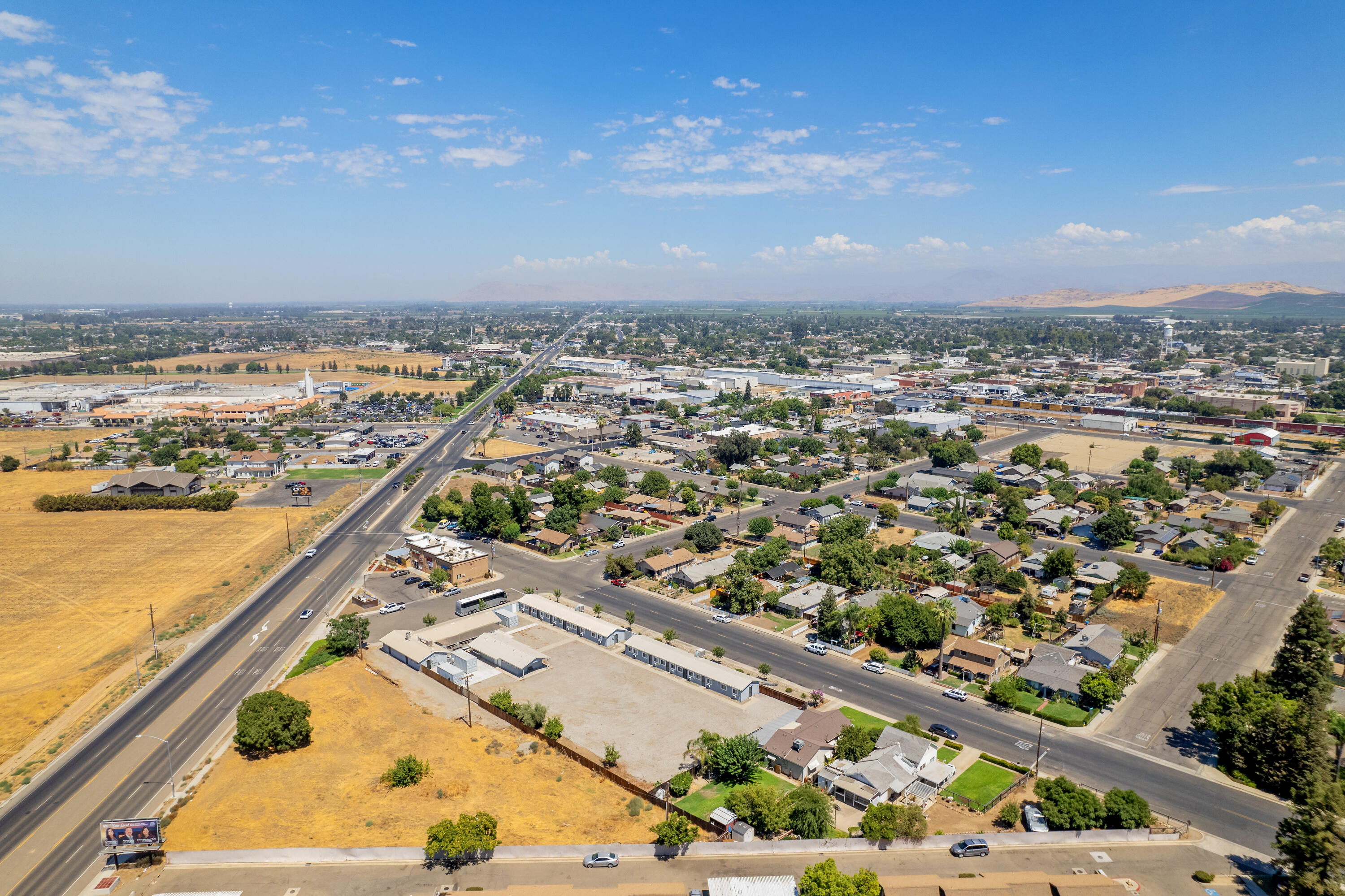 636 W Kern St, Dinuba, CA 93618