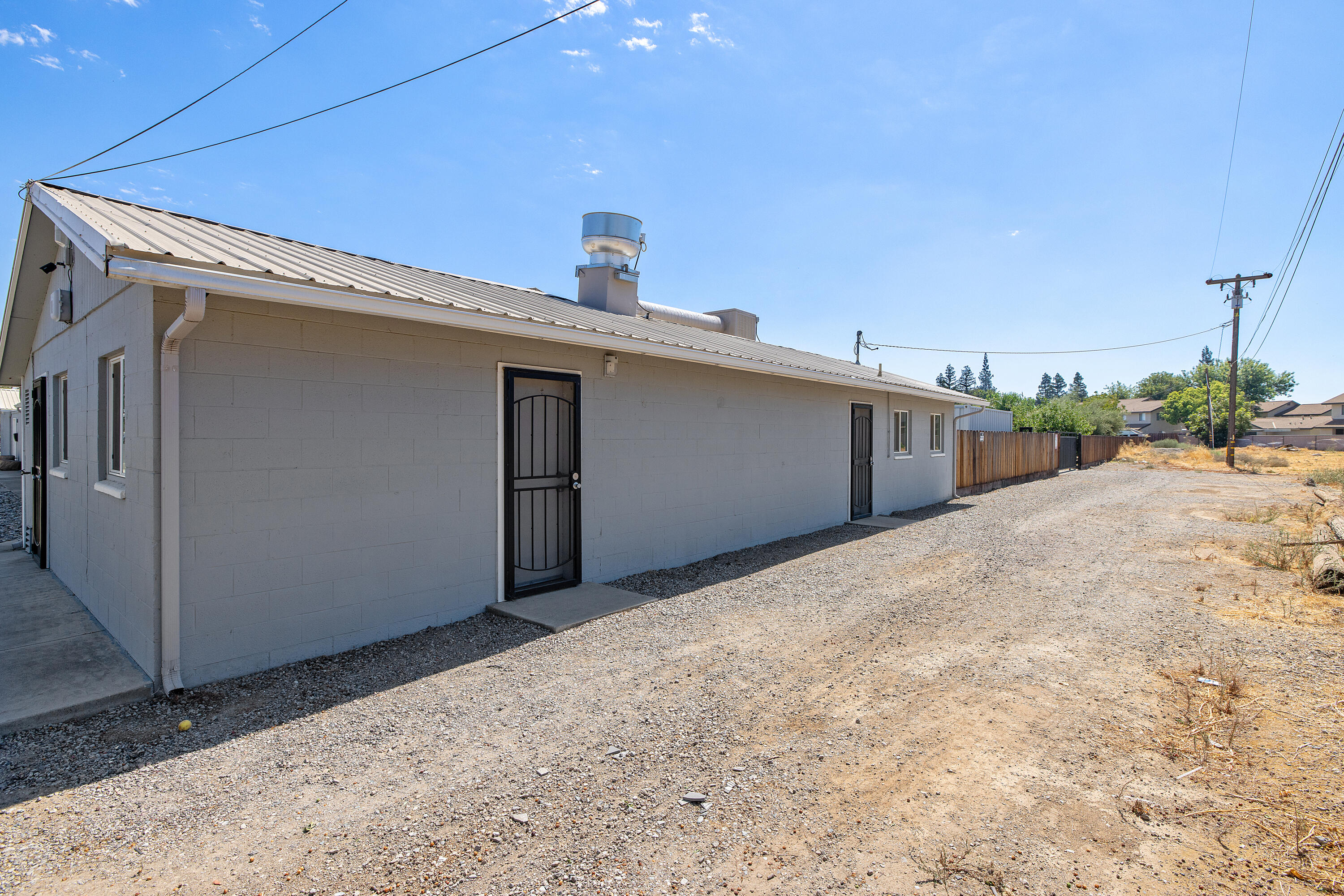 636 W Kern St, Dinuba, CA 93618