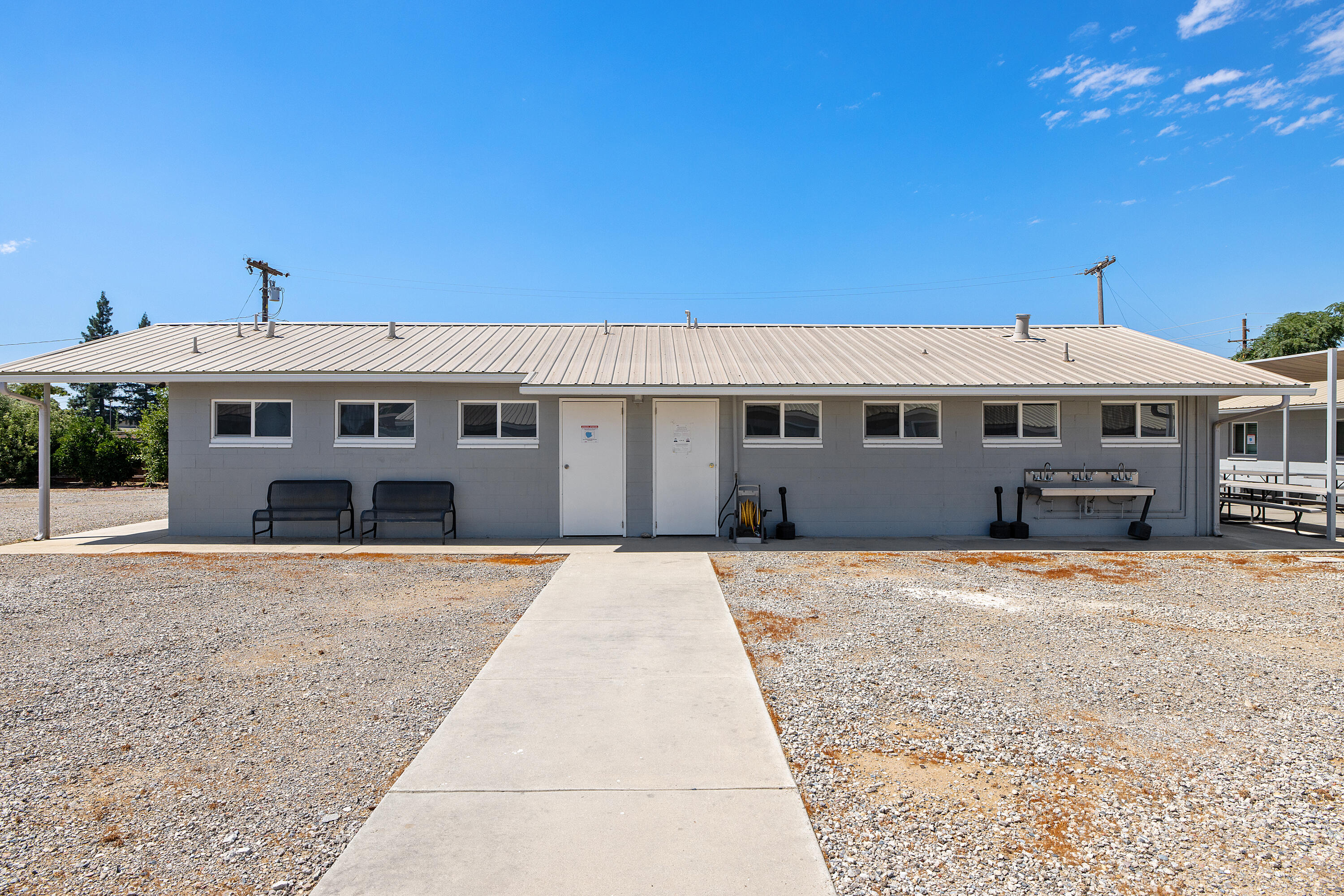 636 W Kern St, Dinuba, CA 93618
