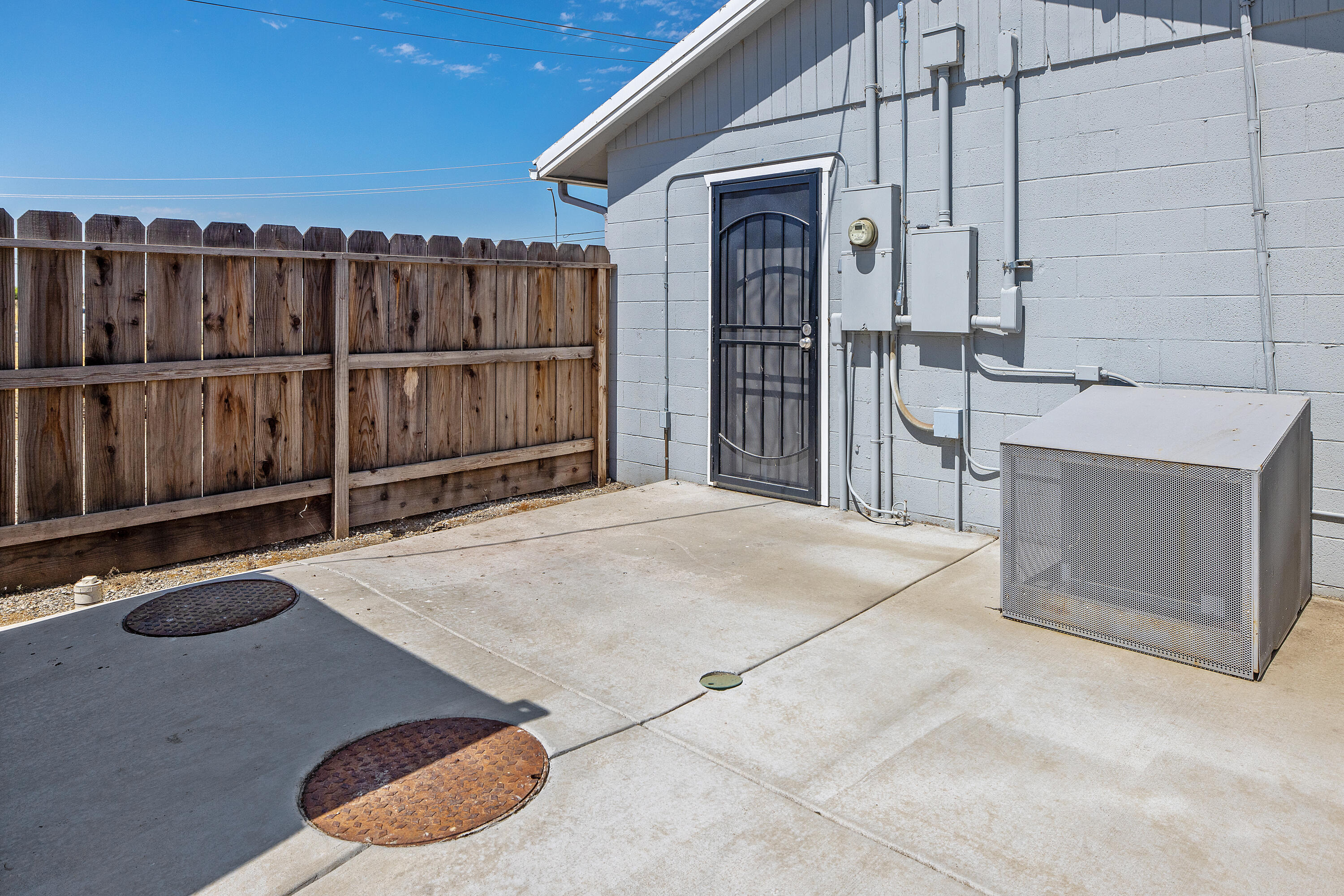 636 W Kern St, Dinuba, CA 93618