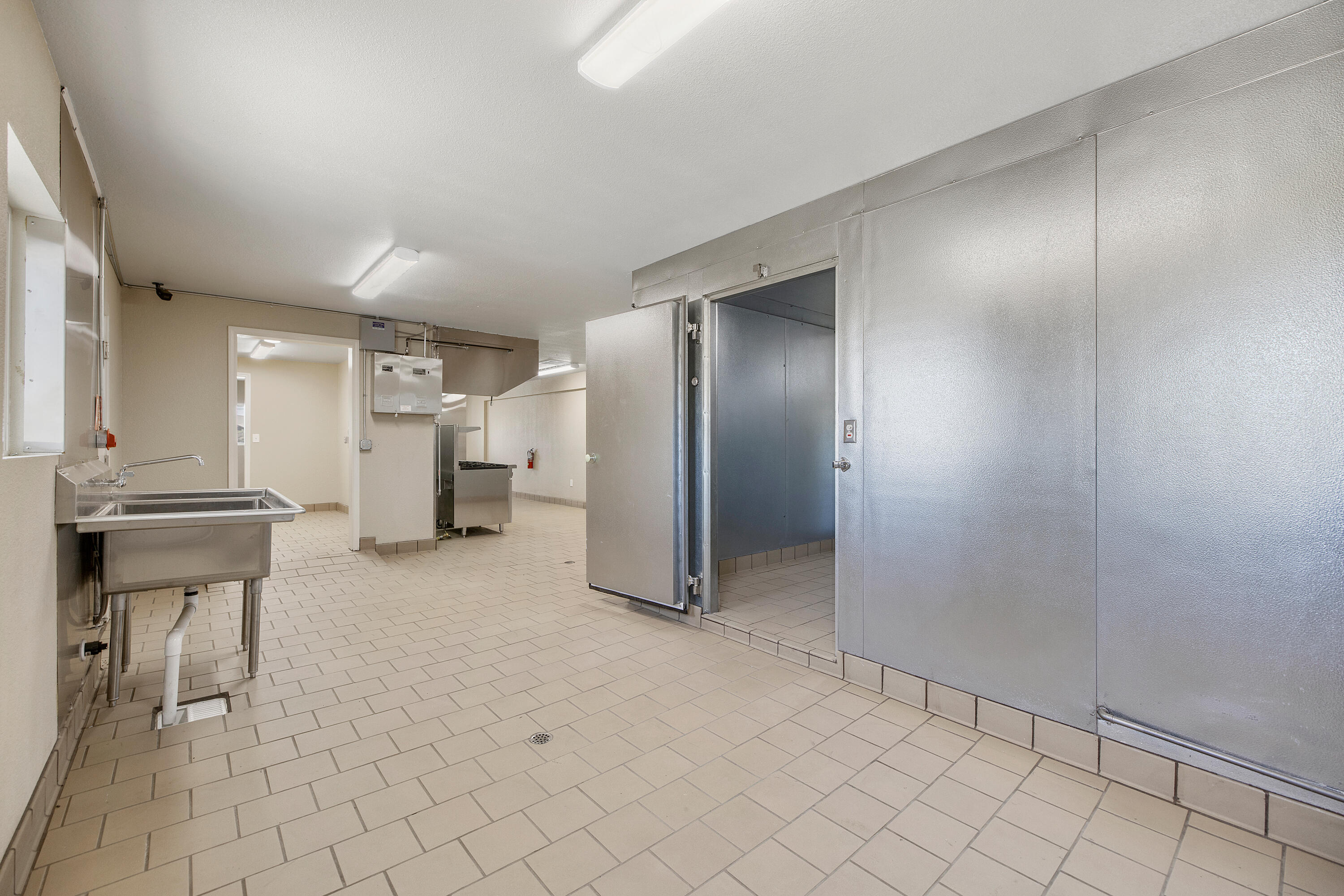 636 W Kern St, Dinuba, CA 93618