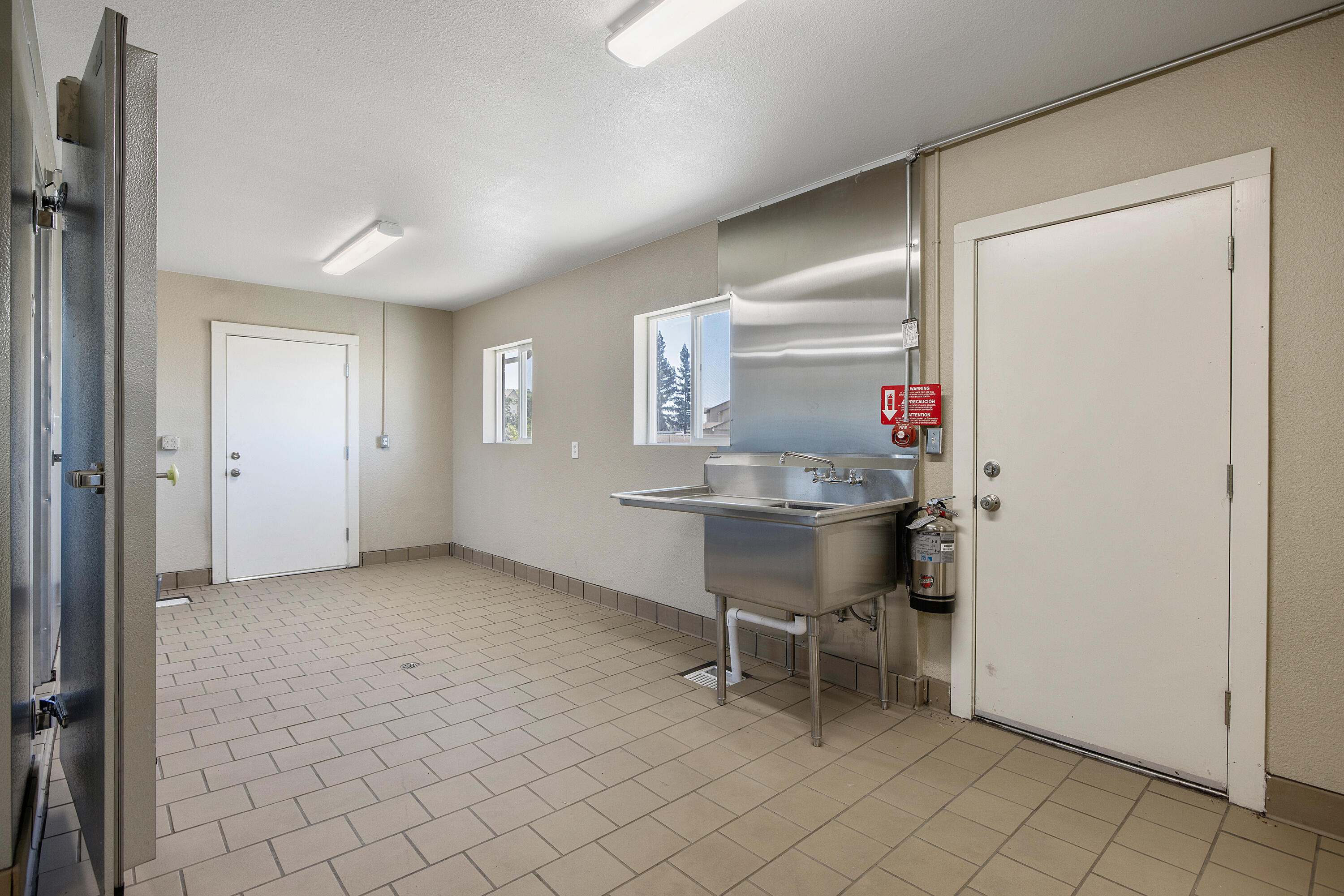 636 W Kern St, Dinuba, CA 93618