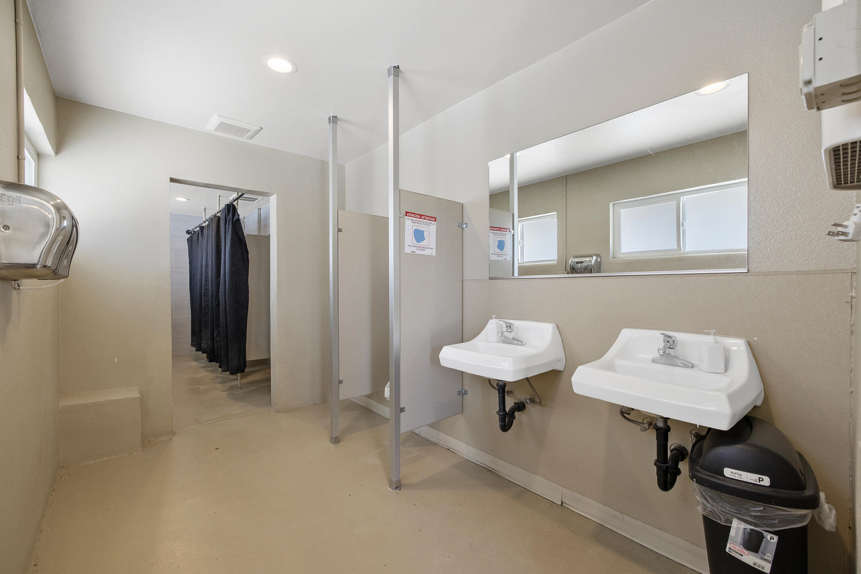 636 W Kern St, Dinuba, CA 93618
