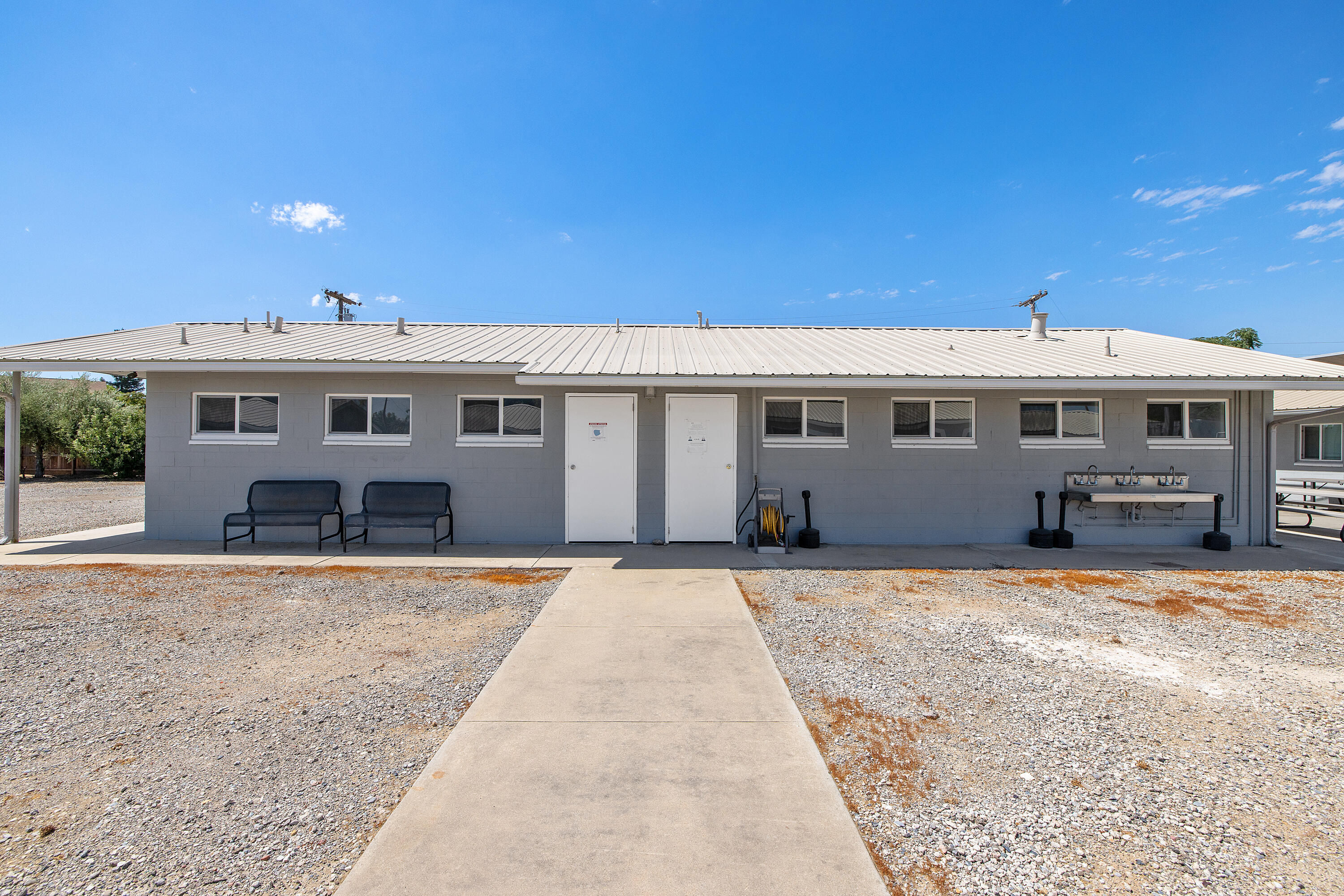 636 W Kern St, Dinuba, CA 93618