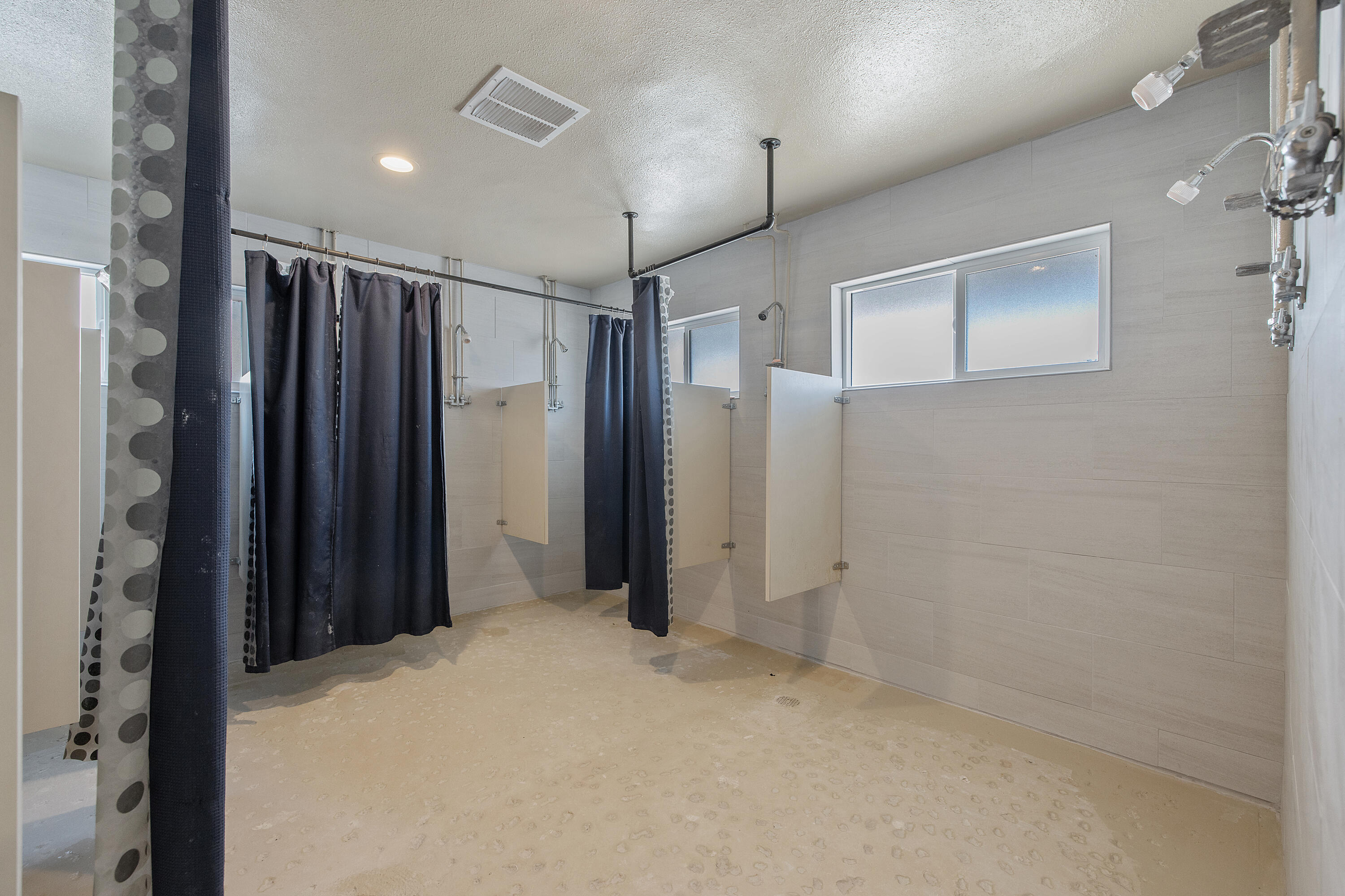 636 W Kern St, Dinuba, CA 93618