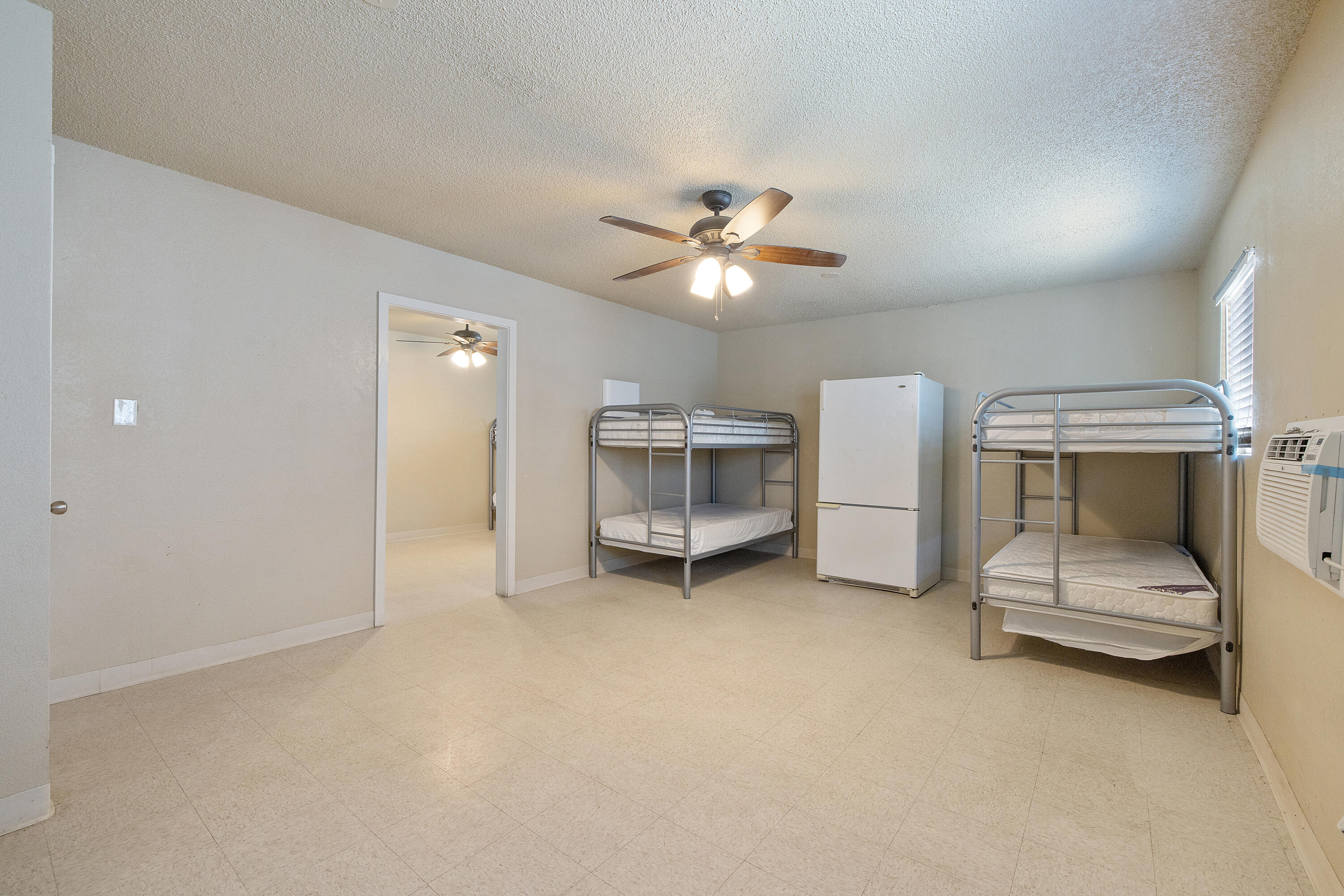 636 W Kern St, Dinuba, CA 93618