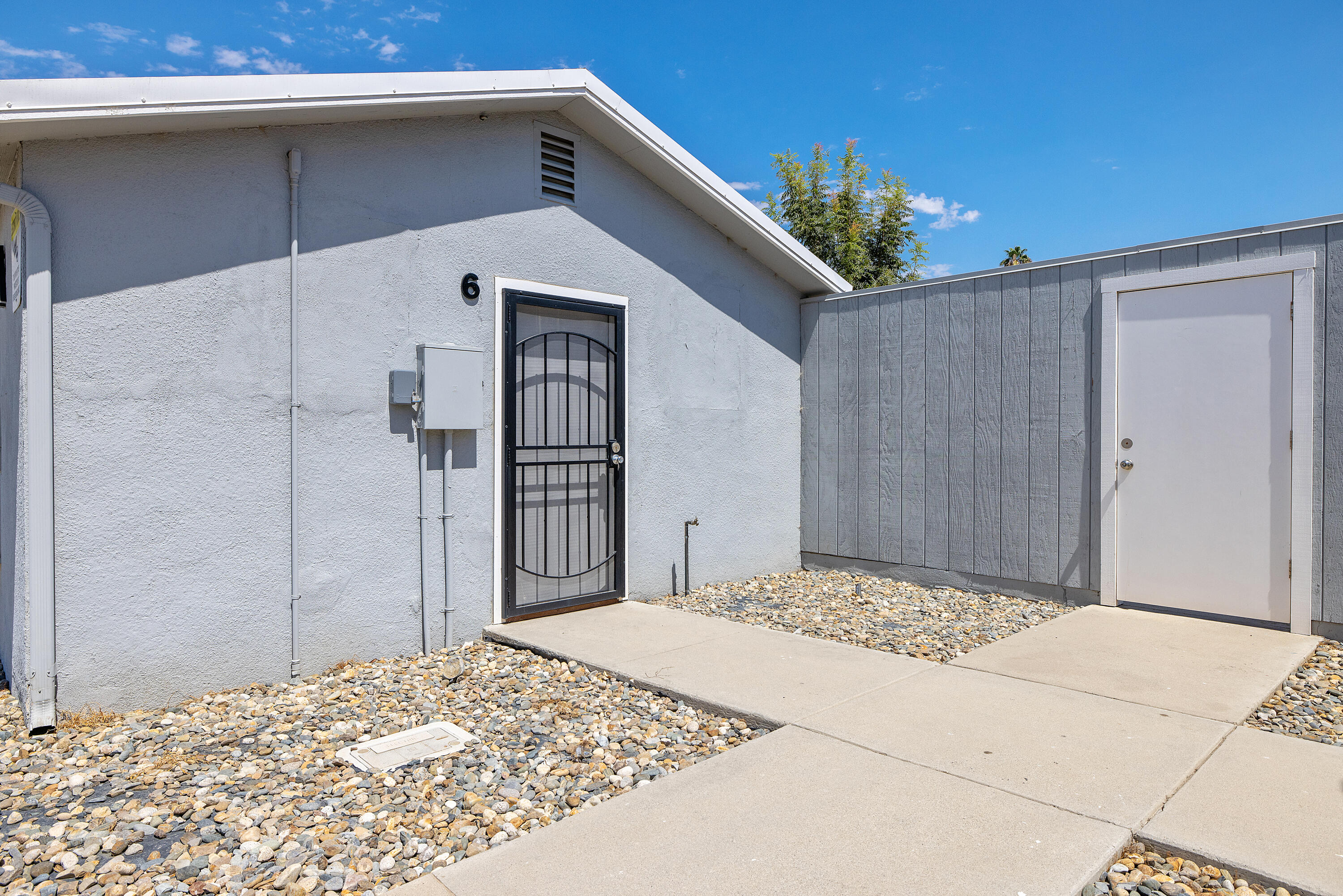 636 W Kern St, Dinuba, CA 93618