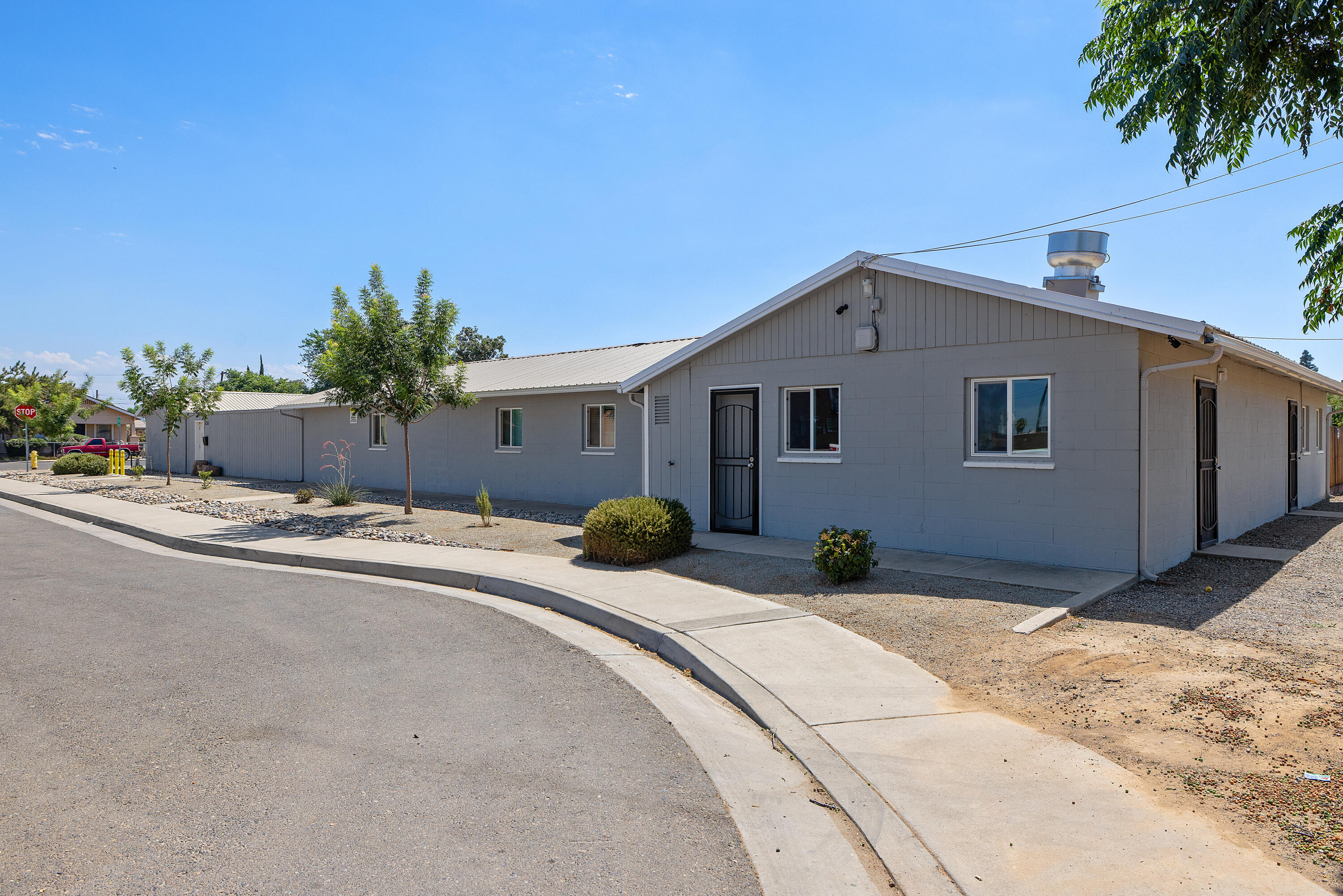 636 W Kern St, Dinuba, CA 93618