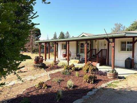 24205 Lomitas Dr #A, Woodlake, CA 93286