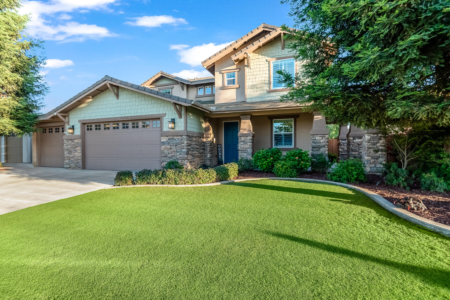 6301 W Oriole Ave, Visalia, CA 93291