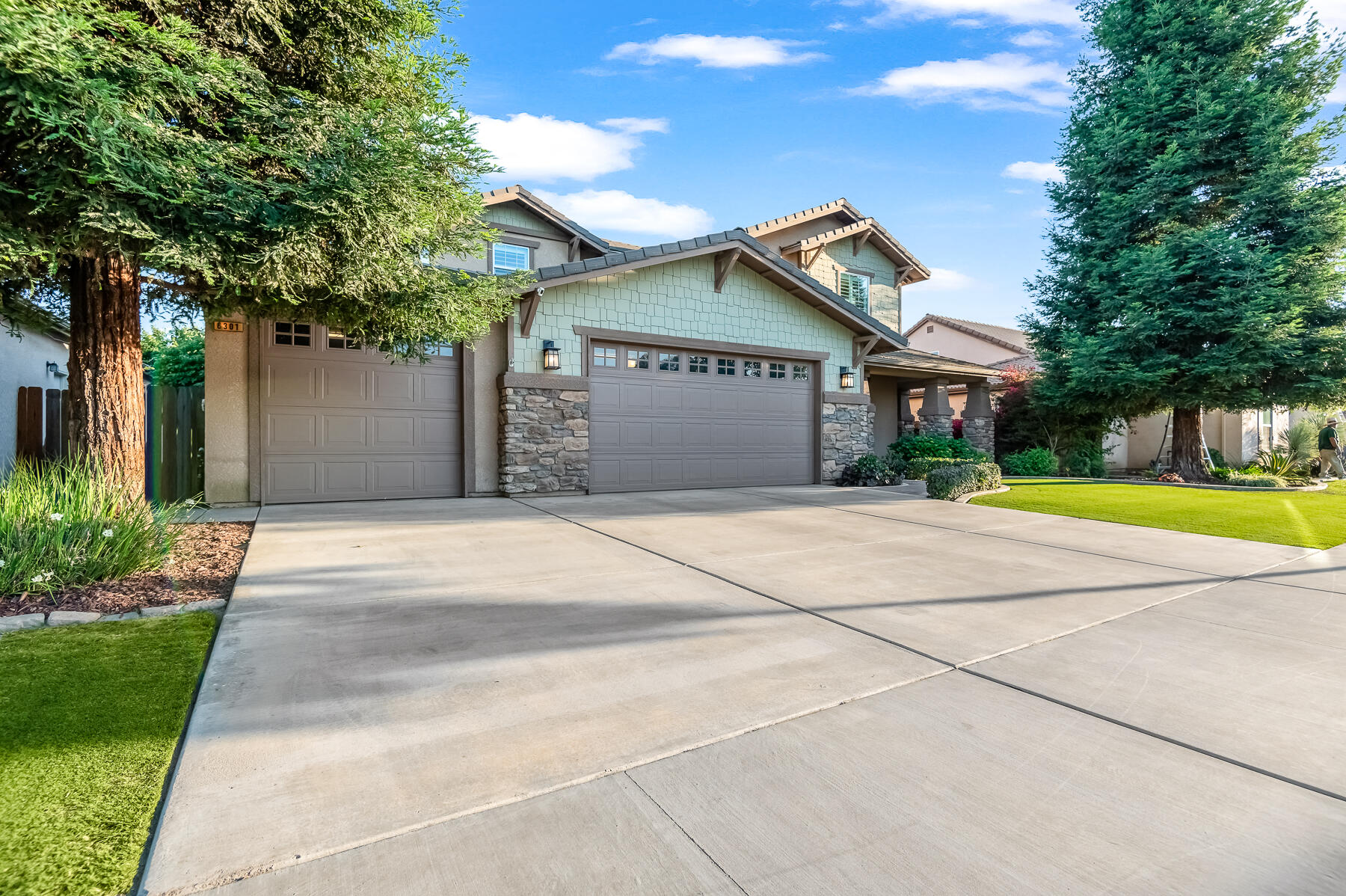 6301 W Oriole Ave, Visalia, CA 93291