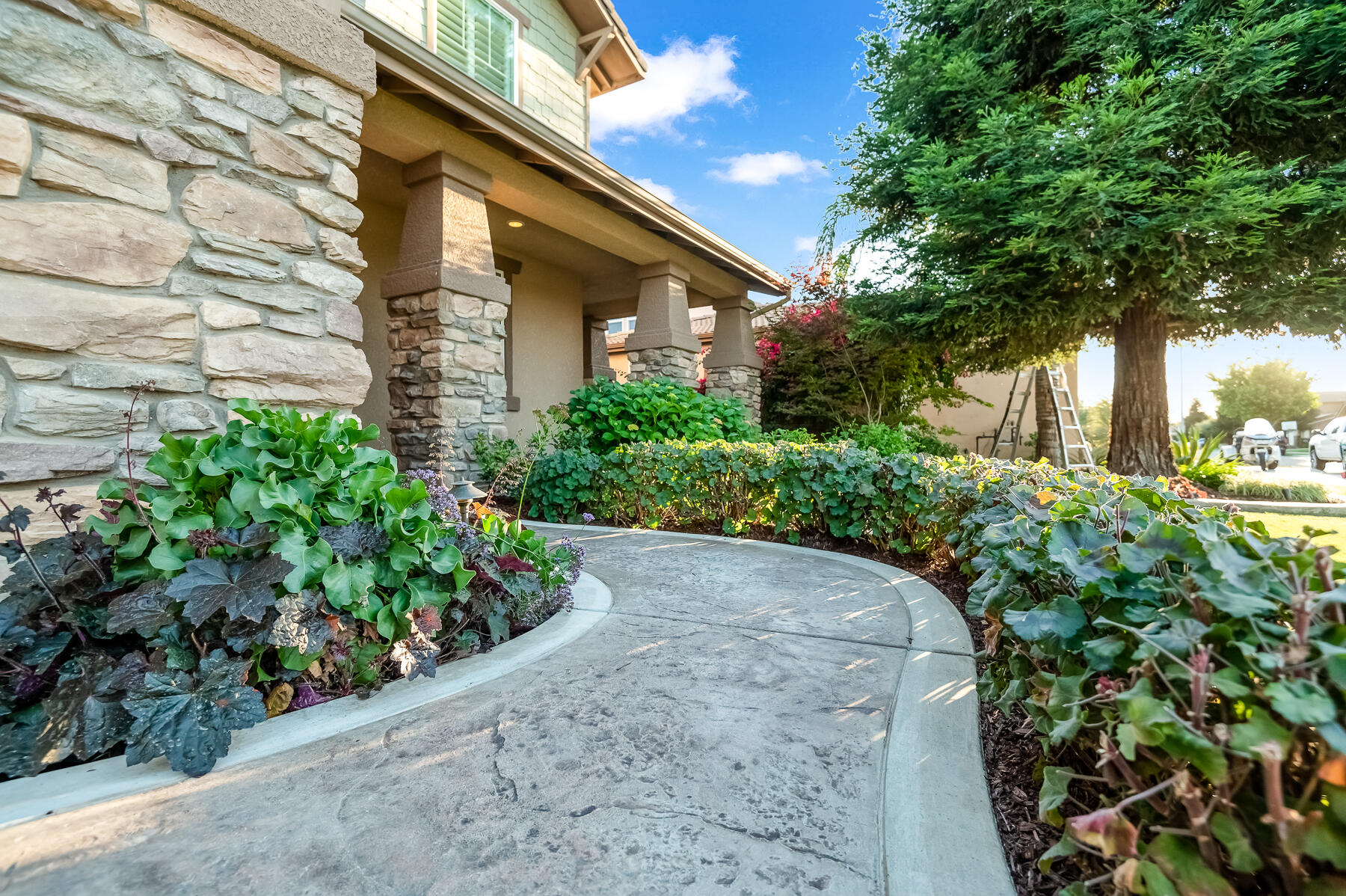 6301 W Oriole Ave, Visalia, CA 93291