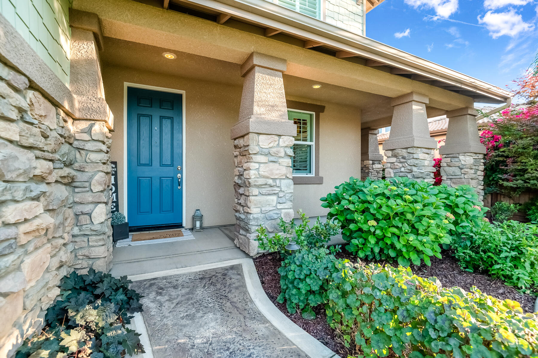 6301 W Oriole Ave, Visalia, CA 93291