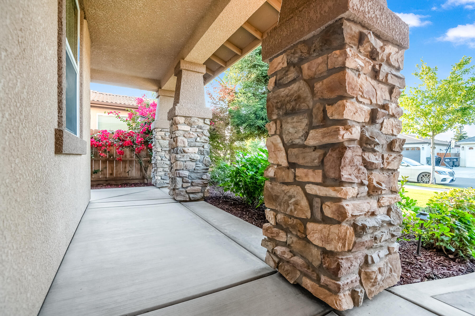 6301 W Oriole Ave, Visalia, CA 93291