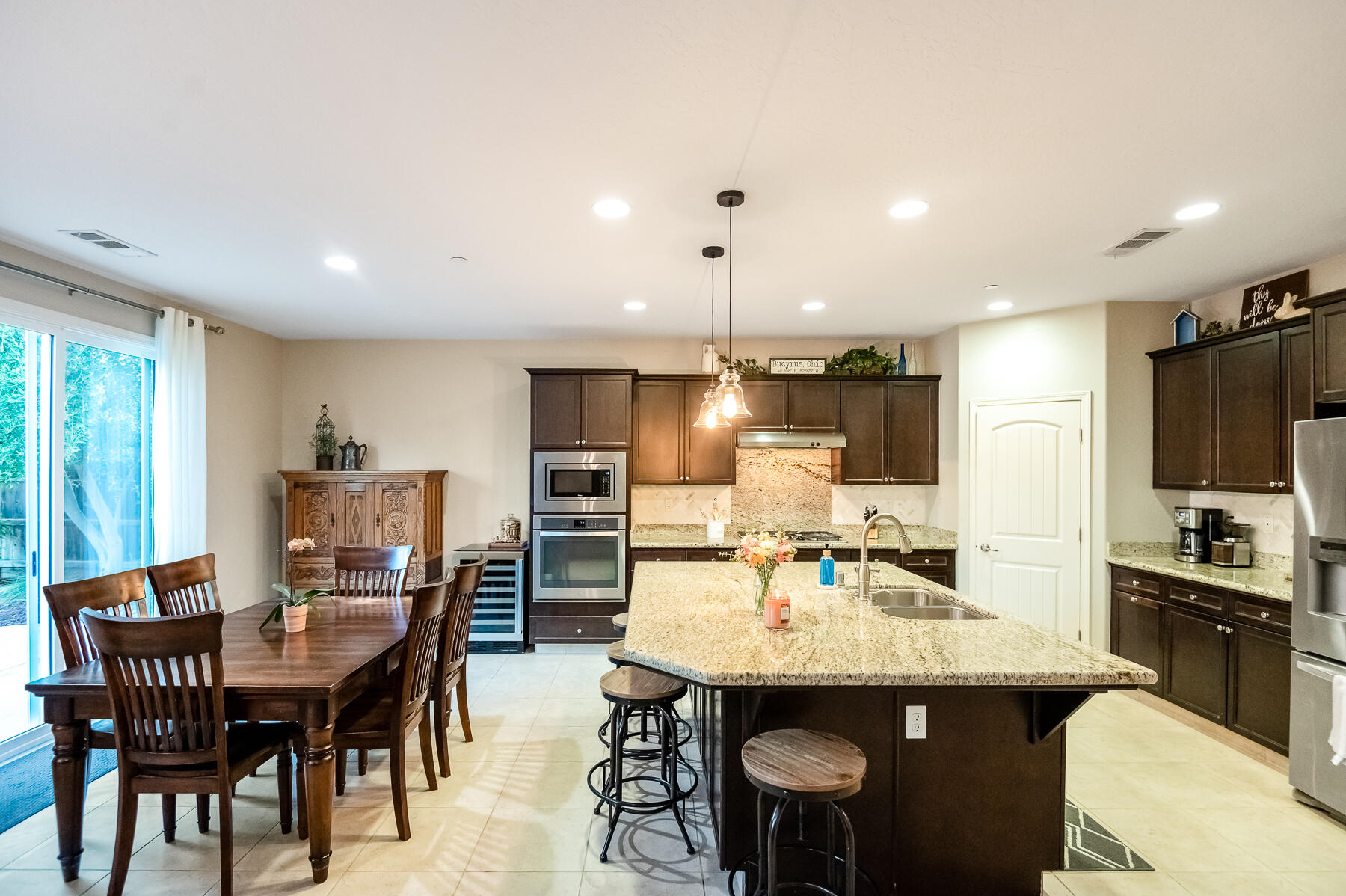 6301 W Oriole Ave, Visalia, CA 93291