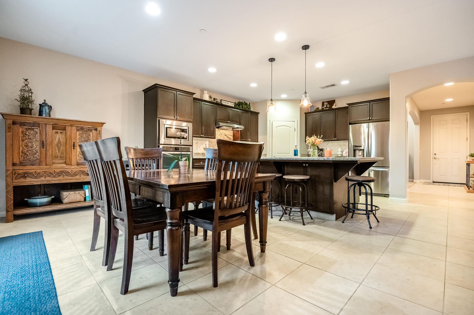 6301 W Oriole Ave, Visalia, CA 93291