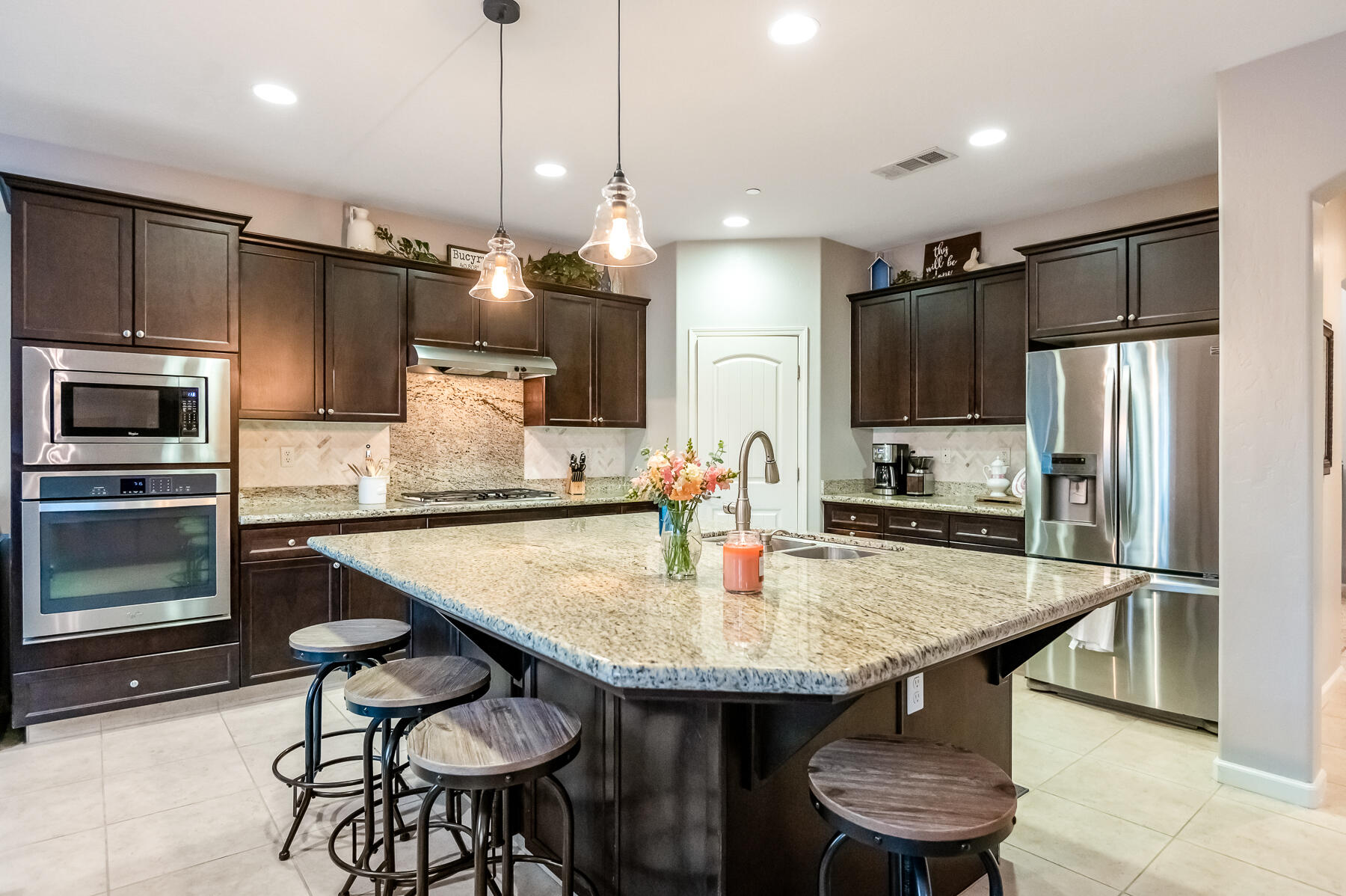 6301 W Oriole Ave, Visalia, CA 93291
