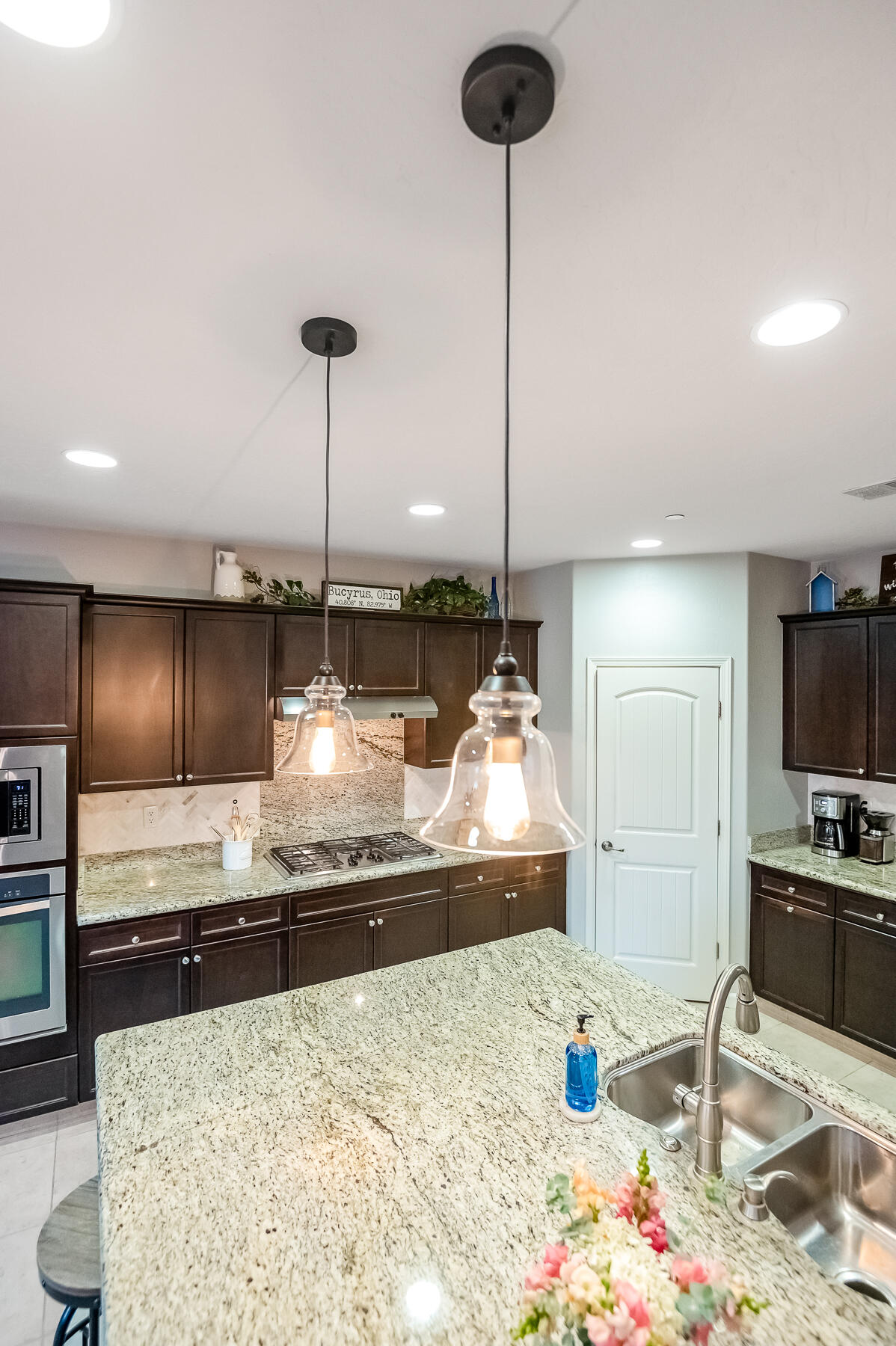 6301 W Oriole Ave, Visalia, CA 93291
