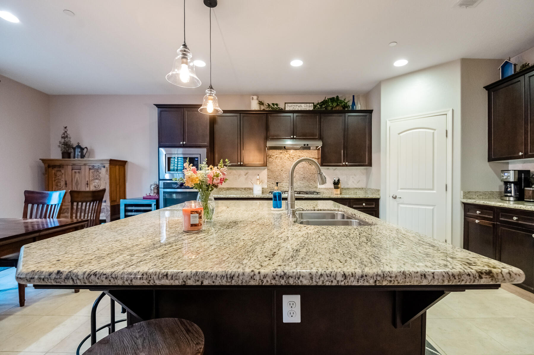 6301 W Oriole Ave, Visalia, CA 93291