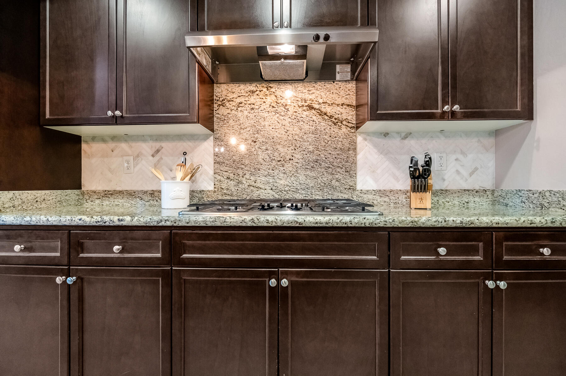 6301 W Oriole Ave, Visalia, CA 93291